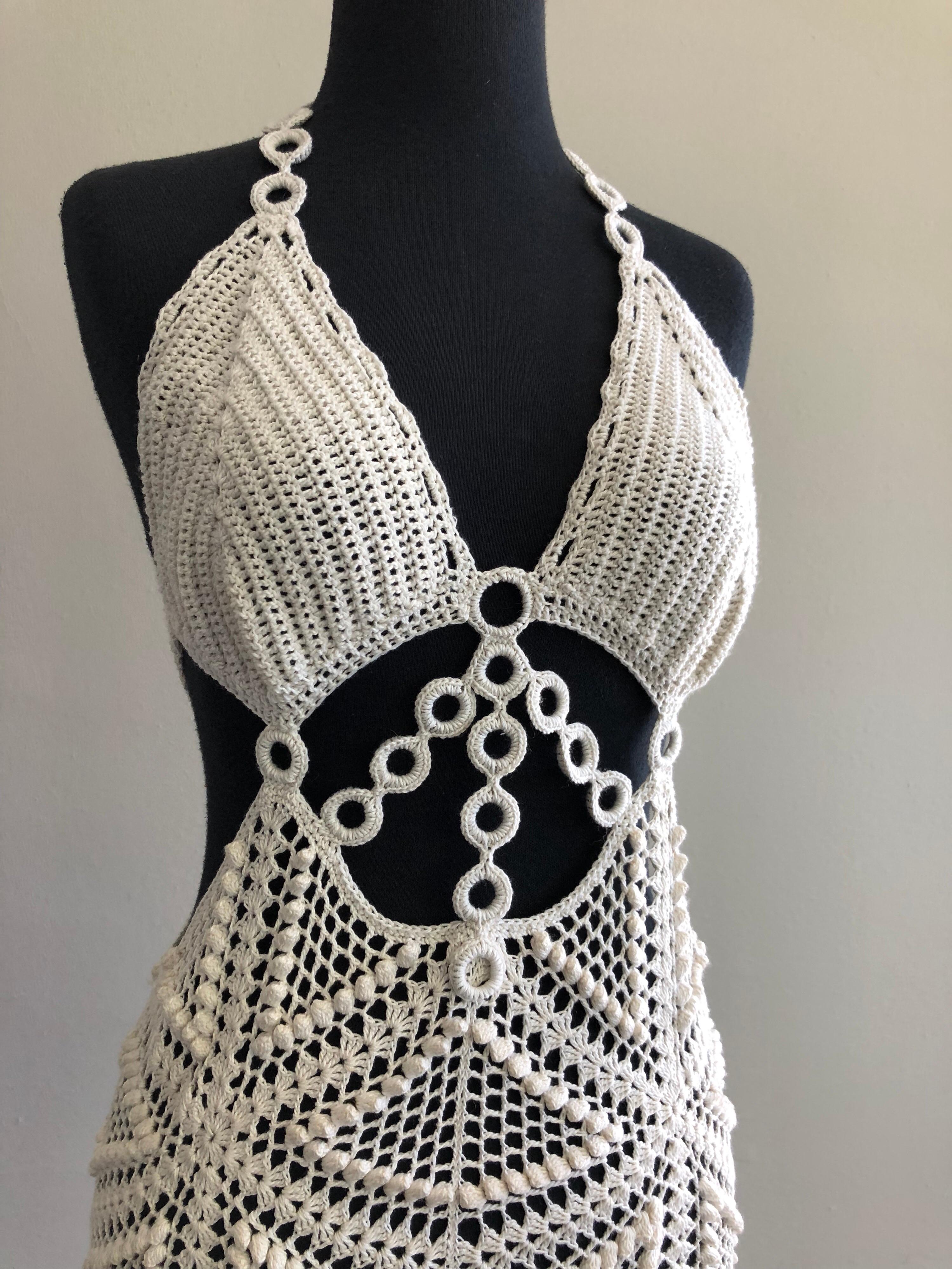 A fabulous 1960s/1970s-styled Summer of Love custom-made cotton crochet halter dress with open midriff accented with crochet ring chains, back tie closure and fringed hemline. Keep cool in beautiful laid-back style! 