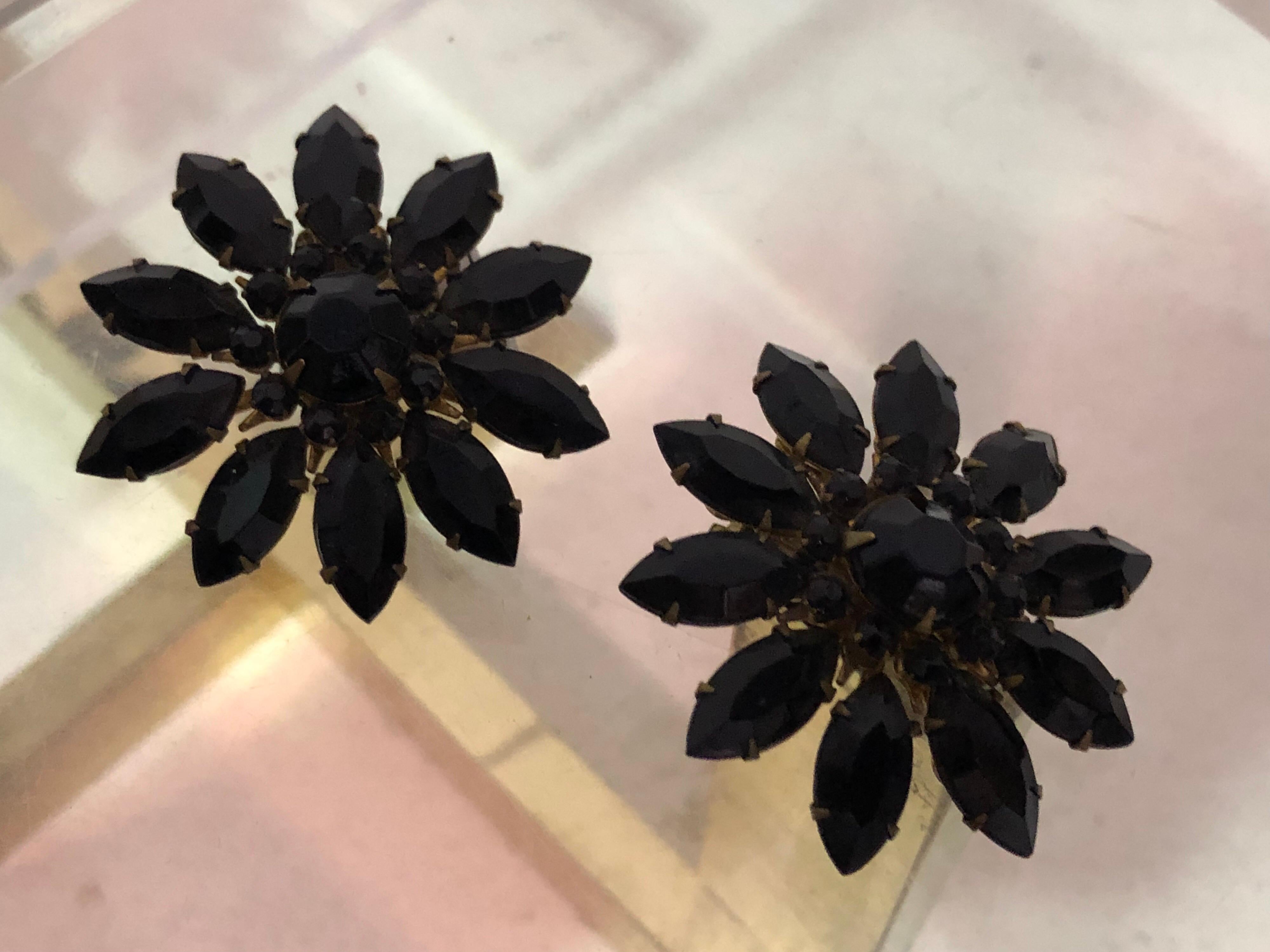 1950s Coordinating Black Lucite Flower Brooch & Black Jet Glass Clip Earrings 3