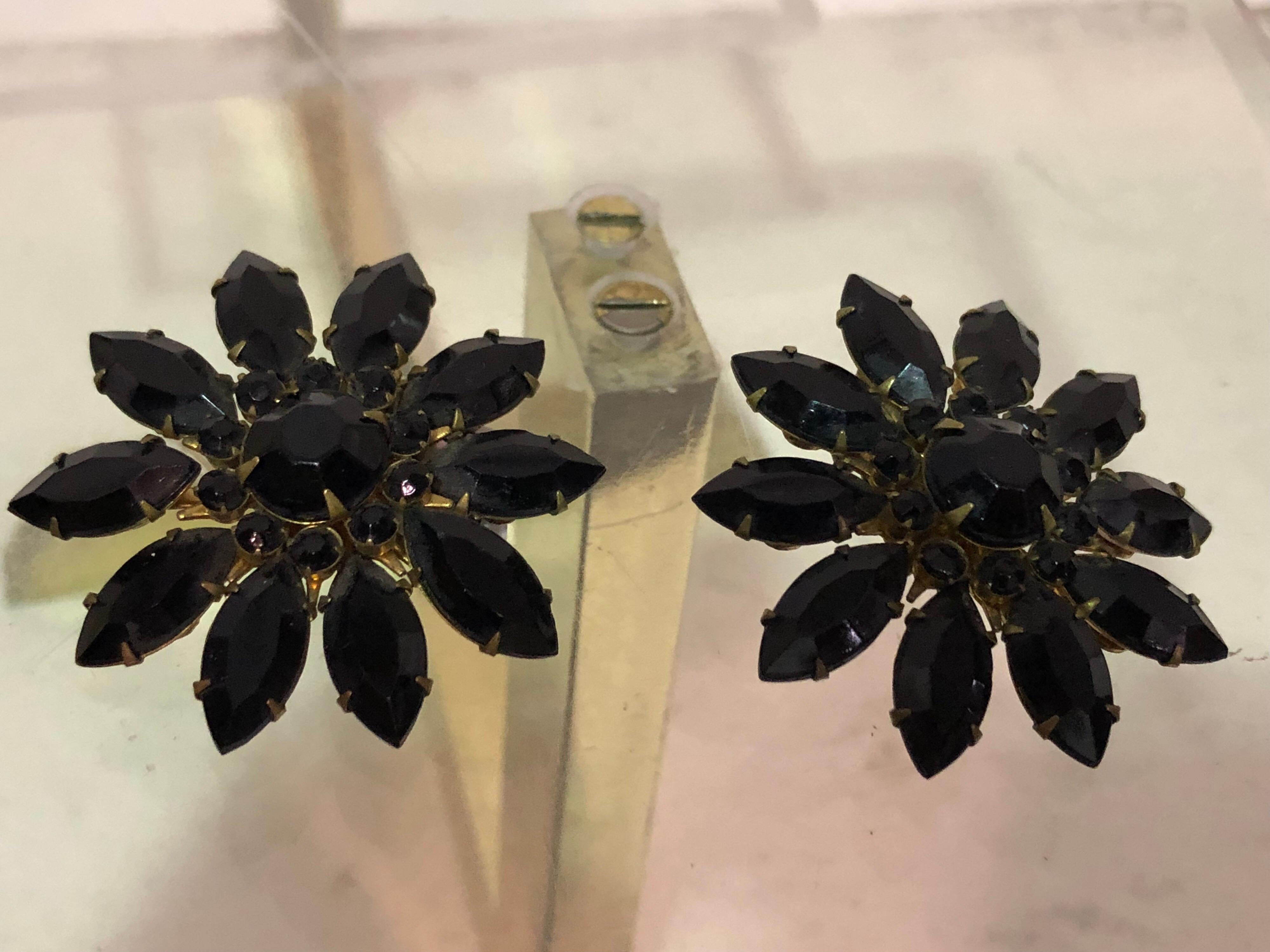 1950s Coordinating Black Lucite Flower Brooch & Black Jet Glass Clip Earrings 4