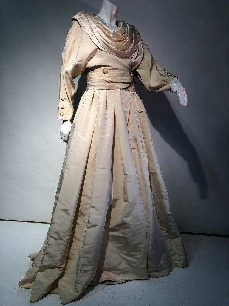 Chanel Haute Couture Ivory Silk Taffeta Coat Dress With Cowl Neckline, 1990s  For Sale 4