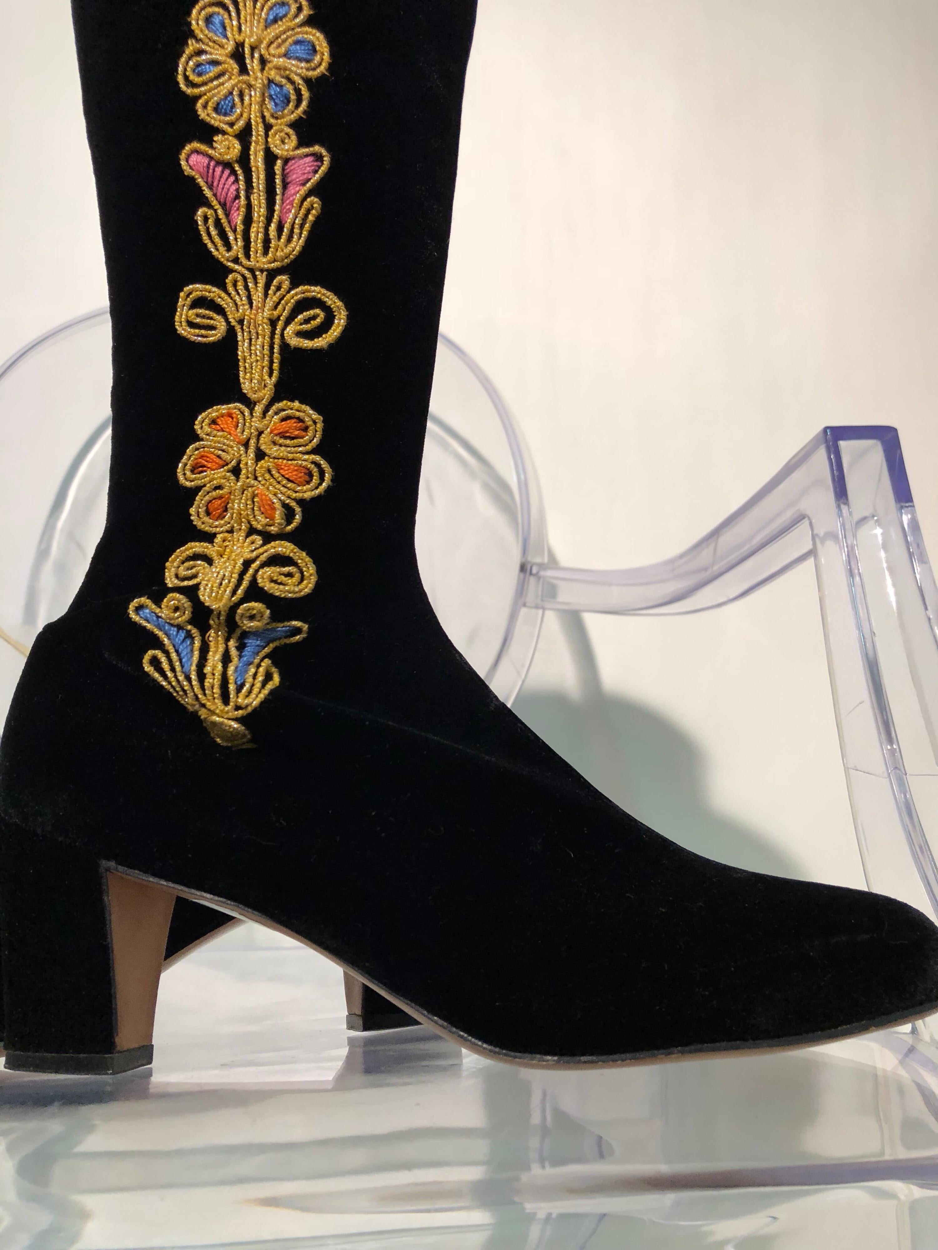 A marvelous never worn pair of 1960s Black cotton velvet boots. Hitting just below the knee, and made by Beth's Bootery, these have a super-Mod rounded toe and mid-height chunky heel. Size 7A