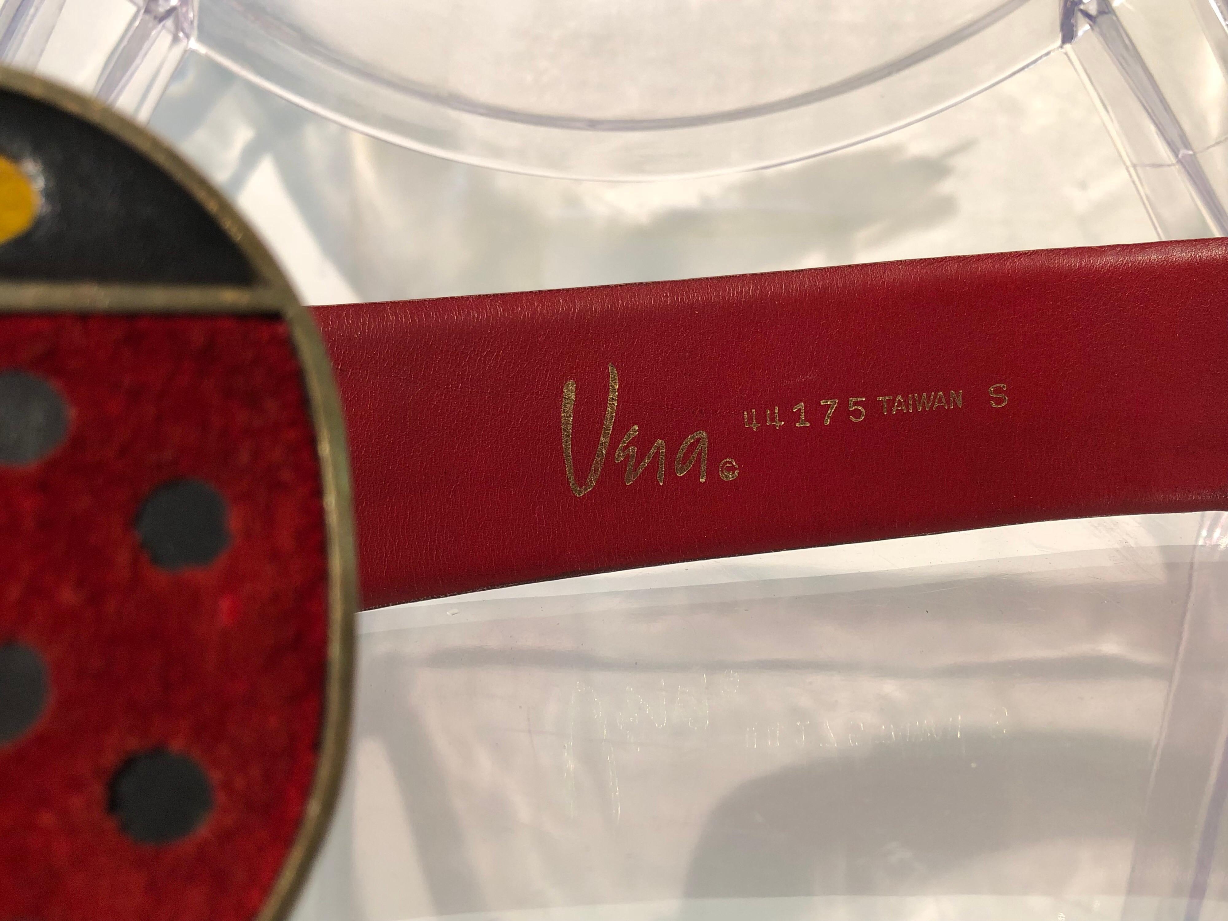 Marron Vera Ladybug Ceinture à boucle en daim avec ceinture en cuir rouge, années 1960 en vente
