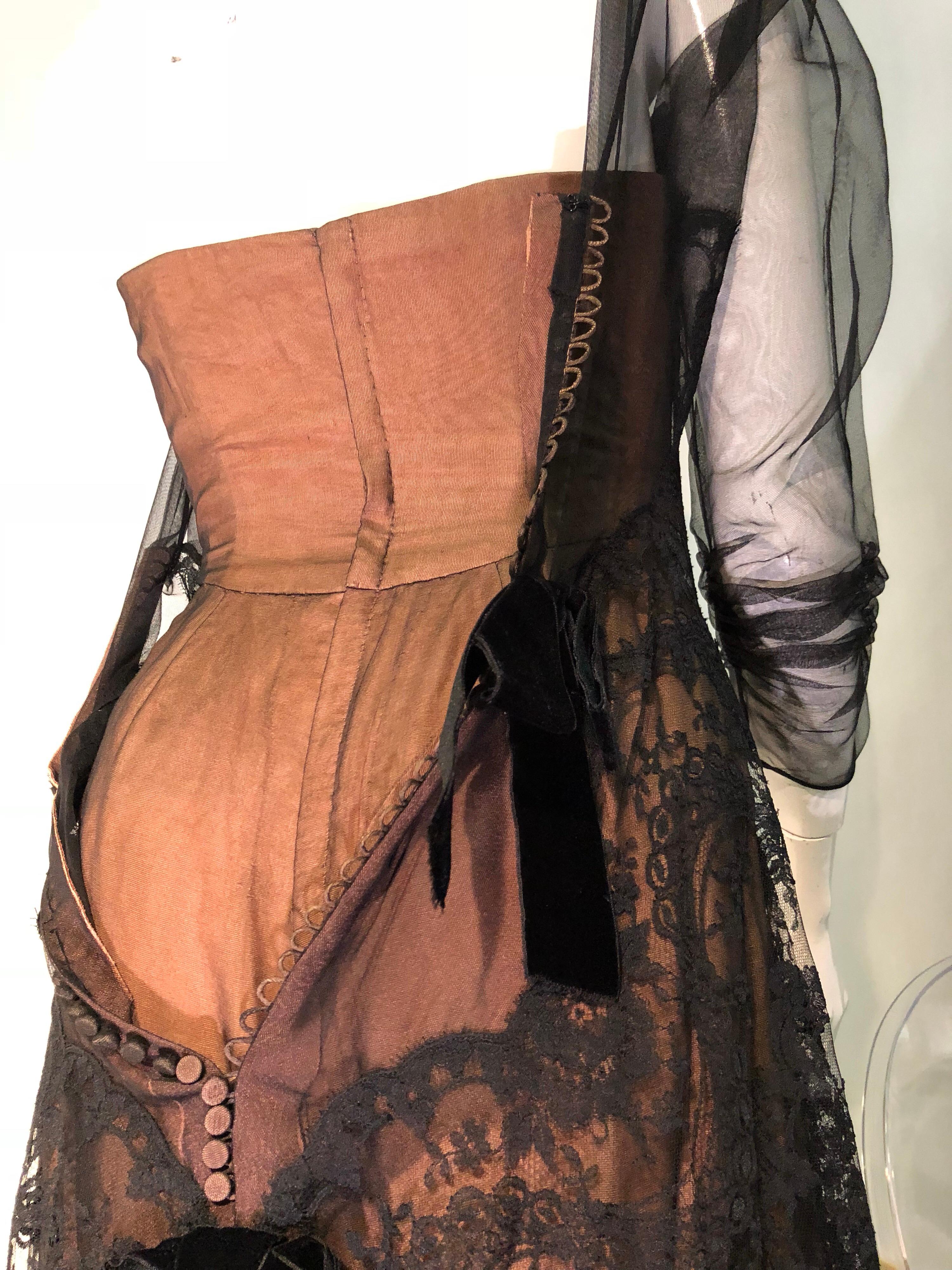 1950er Irene Tabaknetz trägerloses Kleid mit schöner Chantilly Spitze über Kleid, 1950er Jahre 4