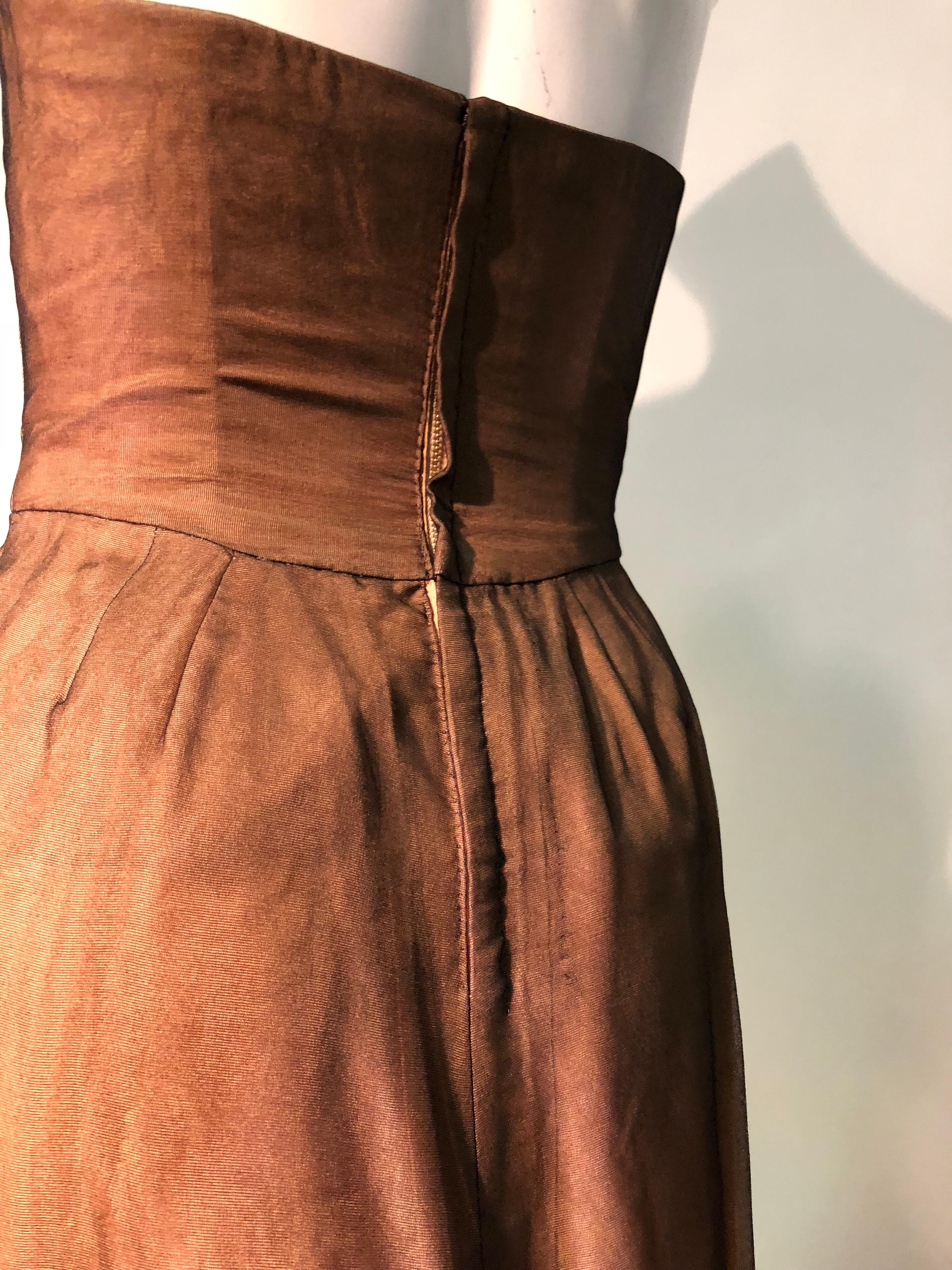 1950er Irene Tabaknetz trägerloses Kleid mit schöner Chantilly Spitze über Kleid, 1950er Jahre 7