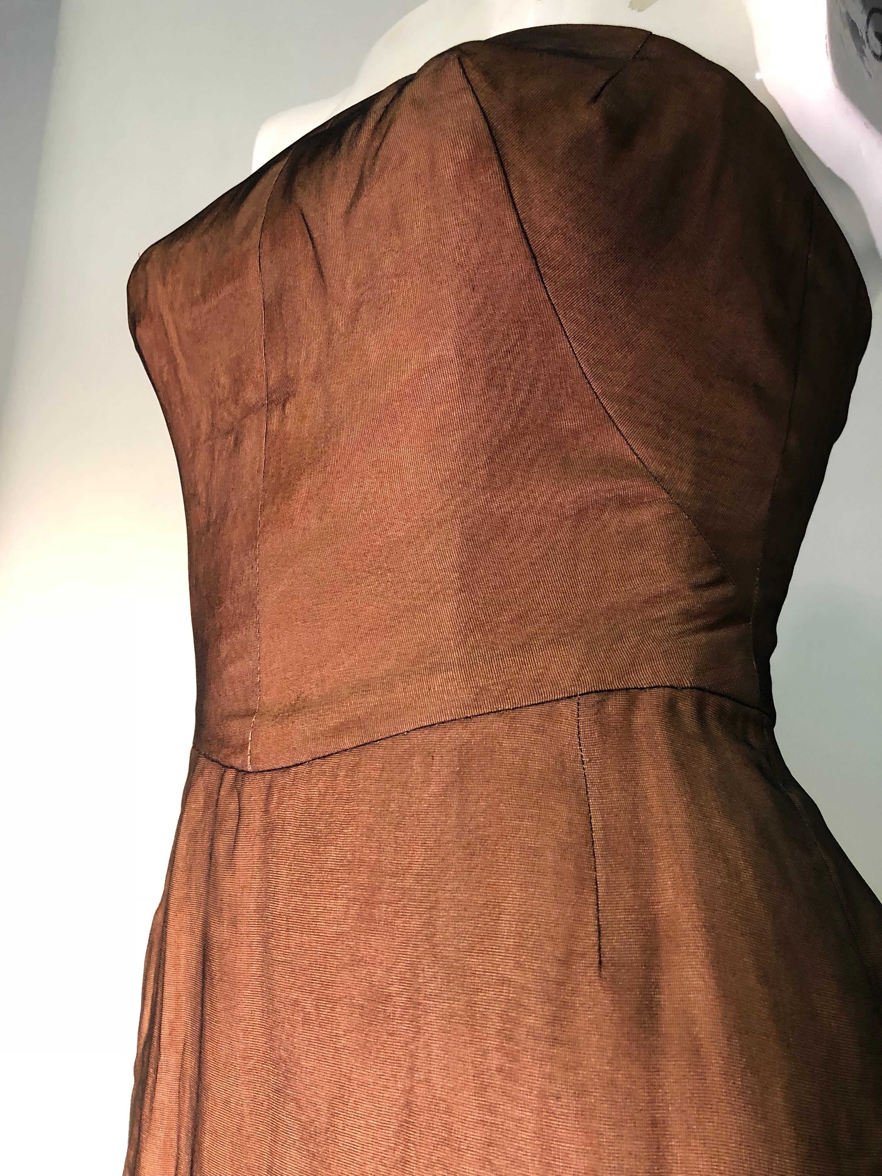 1950er Irene Tabaknetz trägerloses Kleid mit schöner Chantilly Spitze über Kleid, 1950er Jahre 9