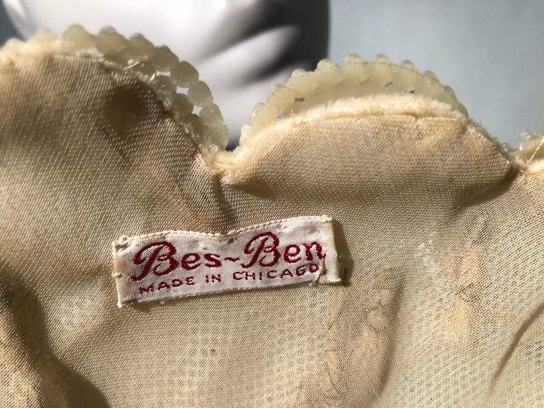 1950s Bes-Ben Ivory Feather & Pearl Medallion Cocktail Hat For Sale 15