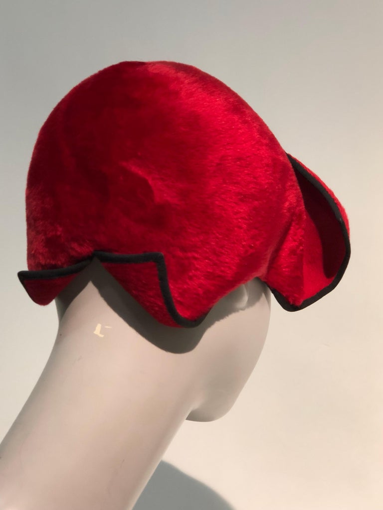 1950s John Frederics Cardinal Red Fur Felt Cloche Hat W/ Black Trim  For Sale 1