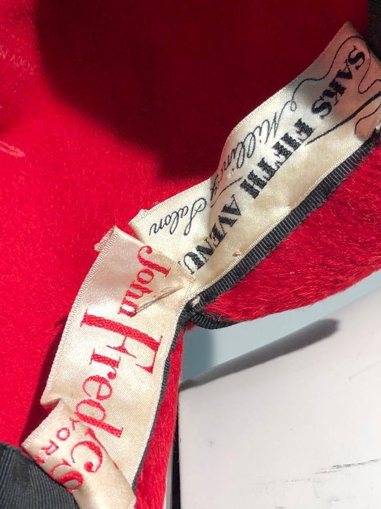 1950s John Frederics Cardinal Red Fur Felt Cloche Hat W/ Black Trim  For Sale 7