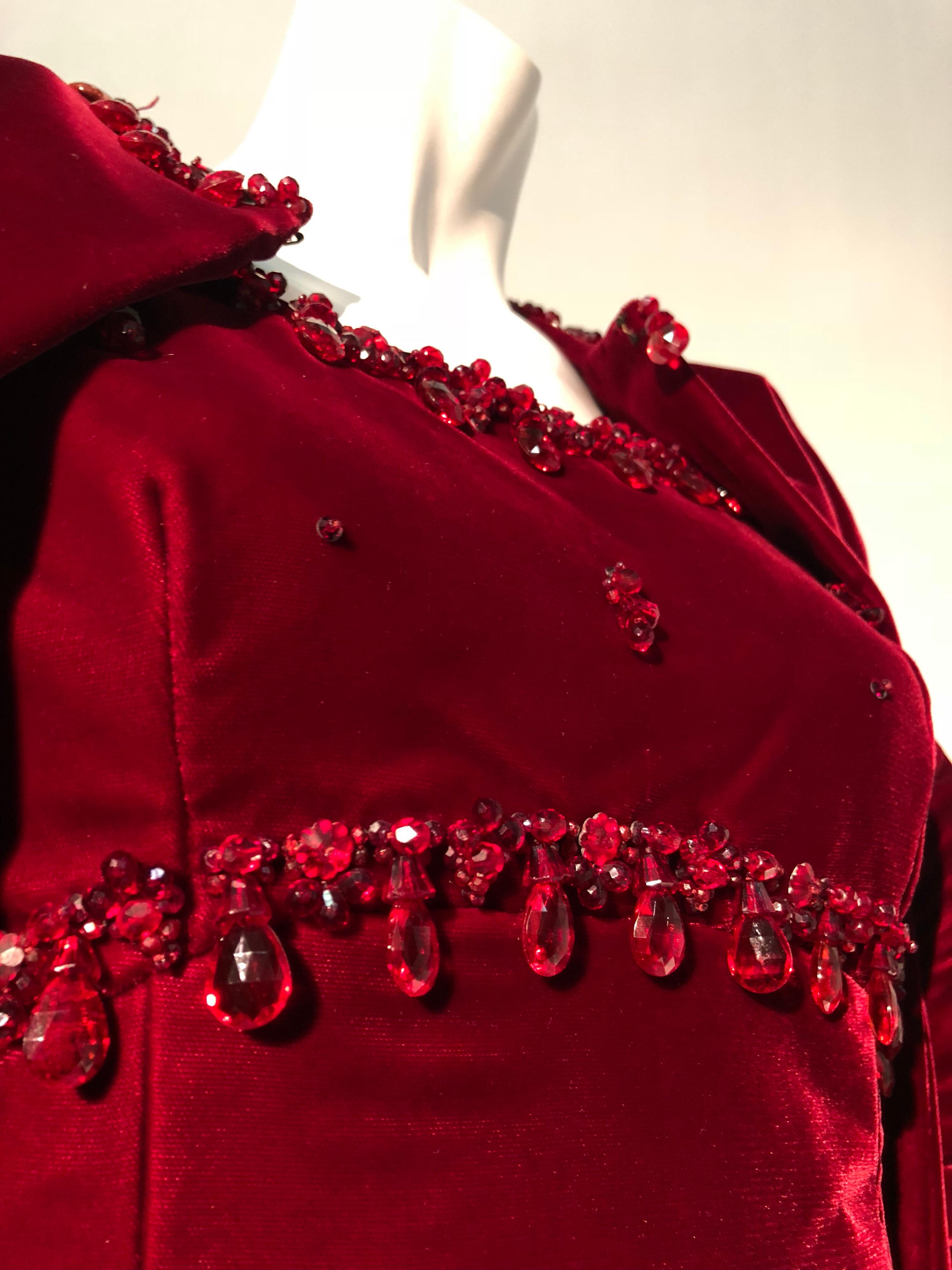 1960s Nina Ricci Couture Ruby Velvet Gown & Cape Ensemble W/ Heavy Bead Trim  For Sale 12