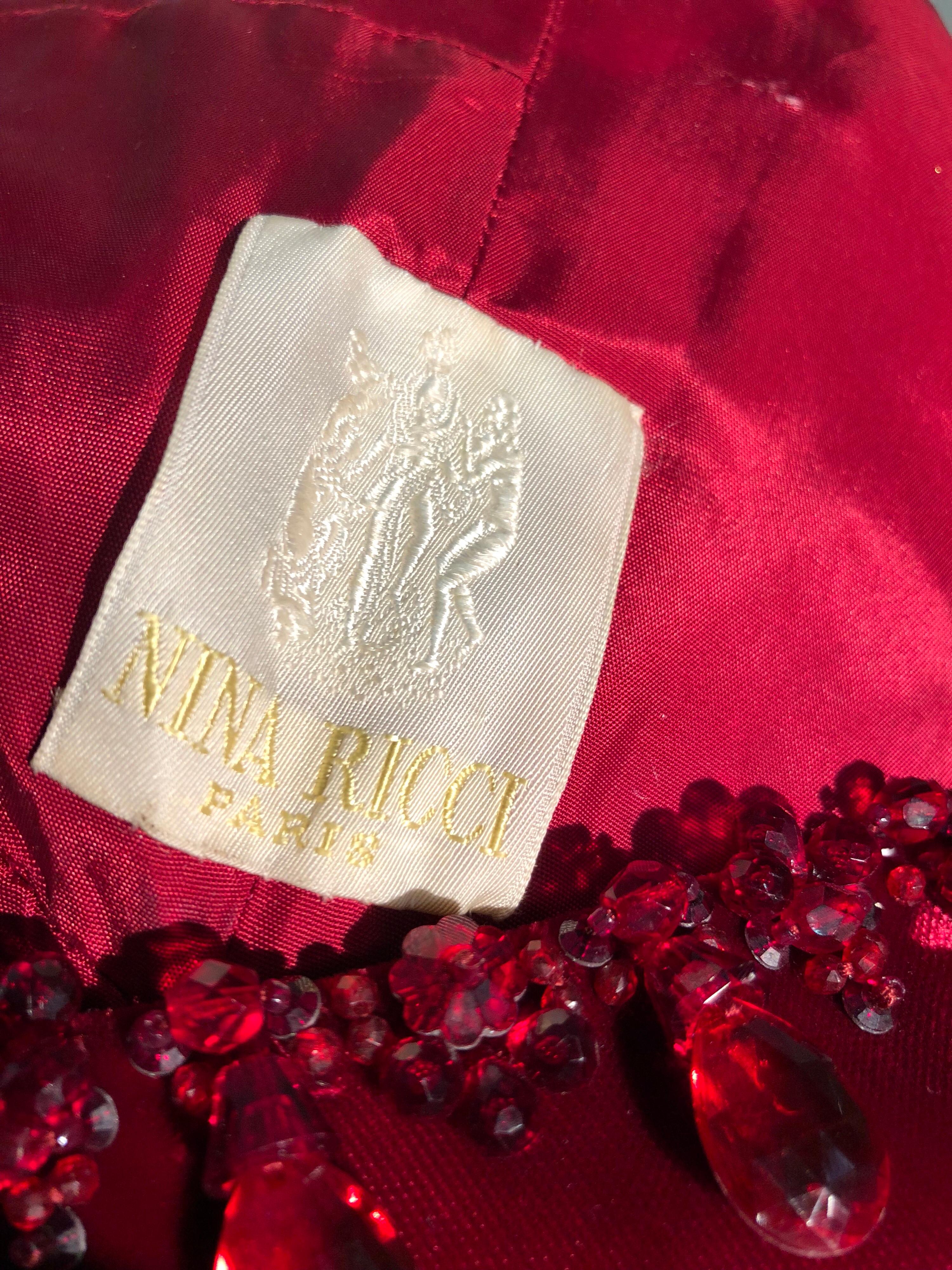 Abito e mantello in velluto color rubino di Nina Ricci Couture del 1960 con rifiniture di perline pesanti in vendita 15
