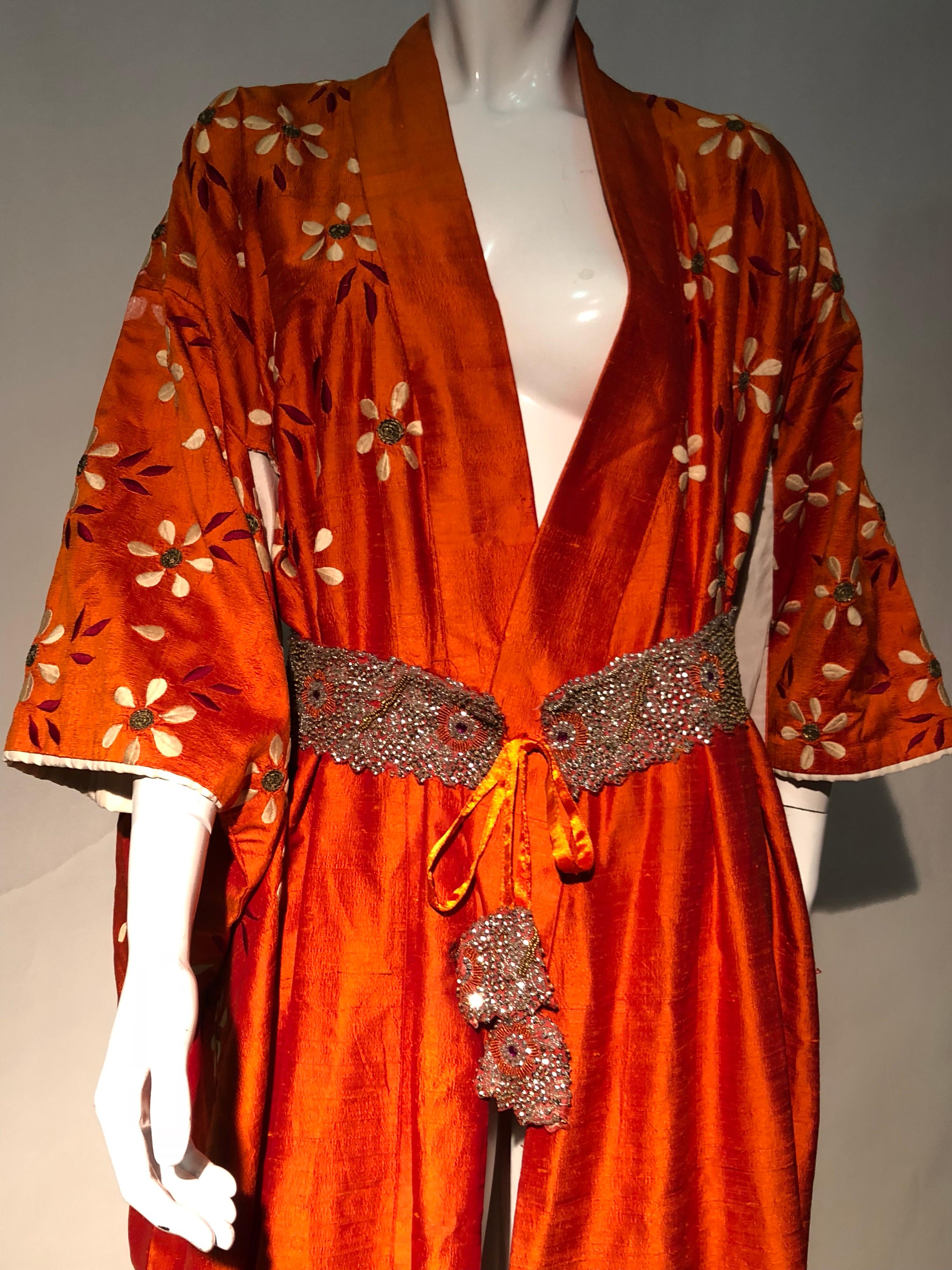 1940s Burnt Orange Raw Silk Spring Kimono W/ Embroidered Daisies & Beaded Belt In Excellent Condition In Gresham, OR