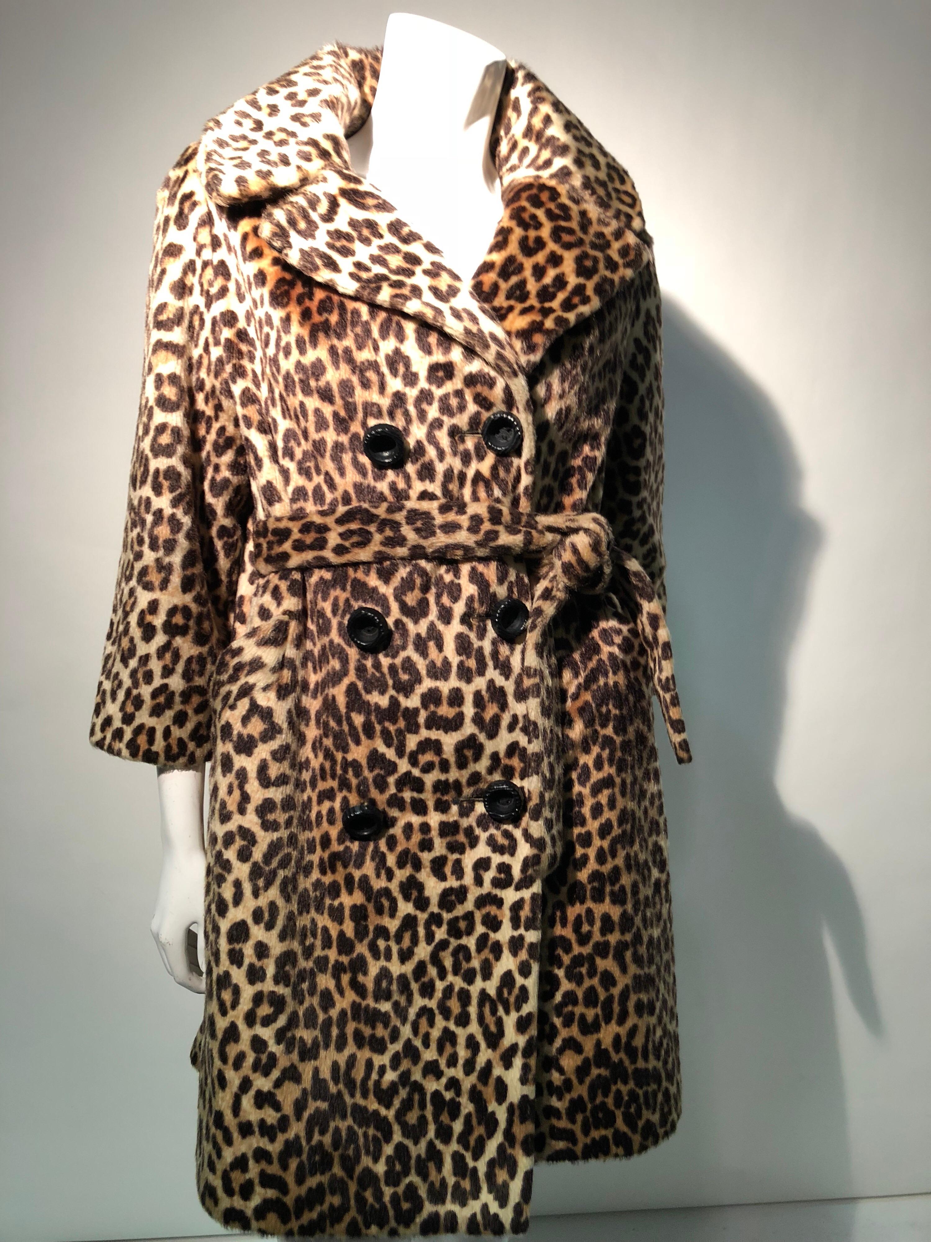 A smart 1960s faux leopard fur trench-style coat with double-breasted front, notched collar and original belt. Fully lined. Bracelet length sleeves. 