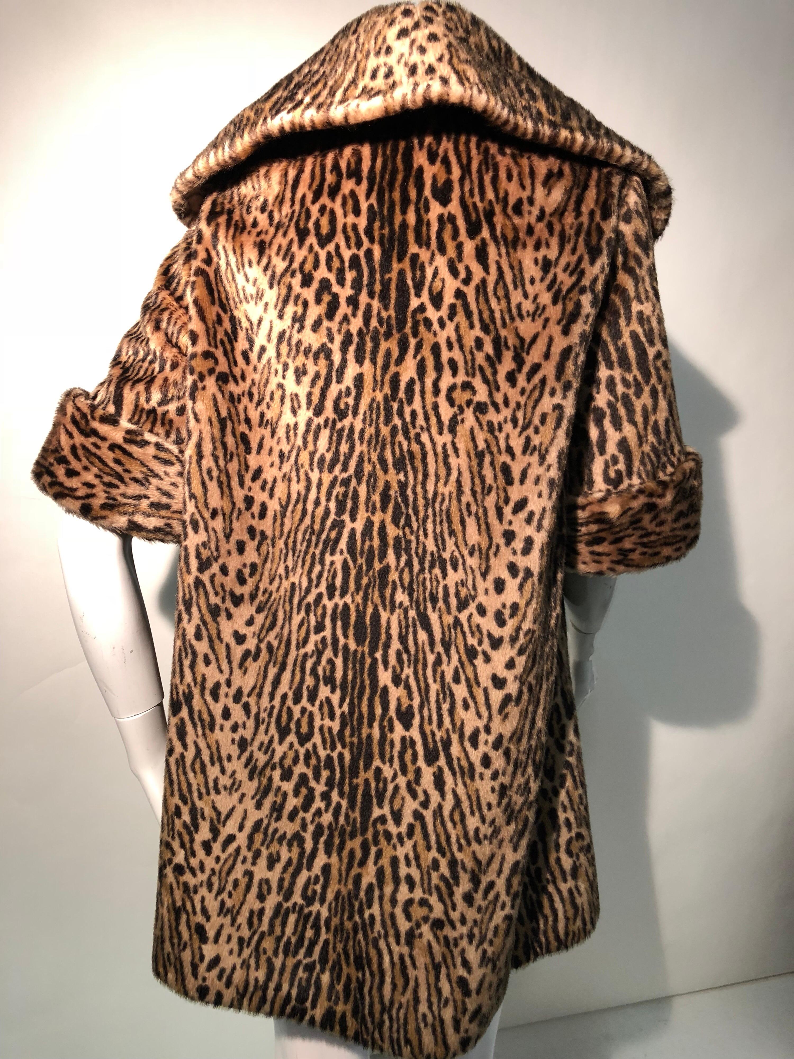 1950er Kashan Kunstleopardenfell Swing Mantel mit Schalkragen Damen