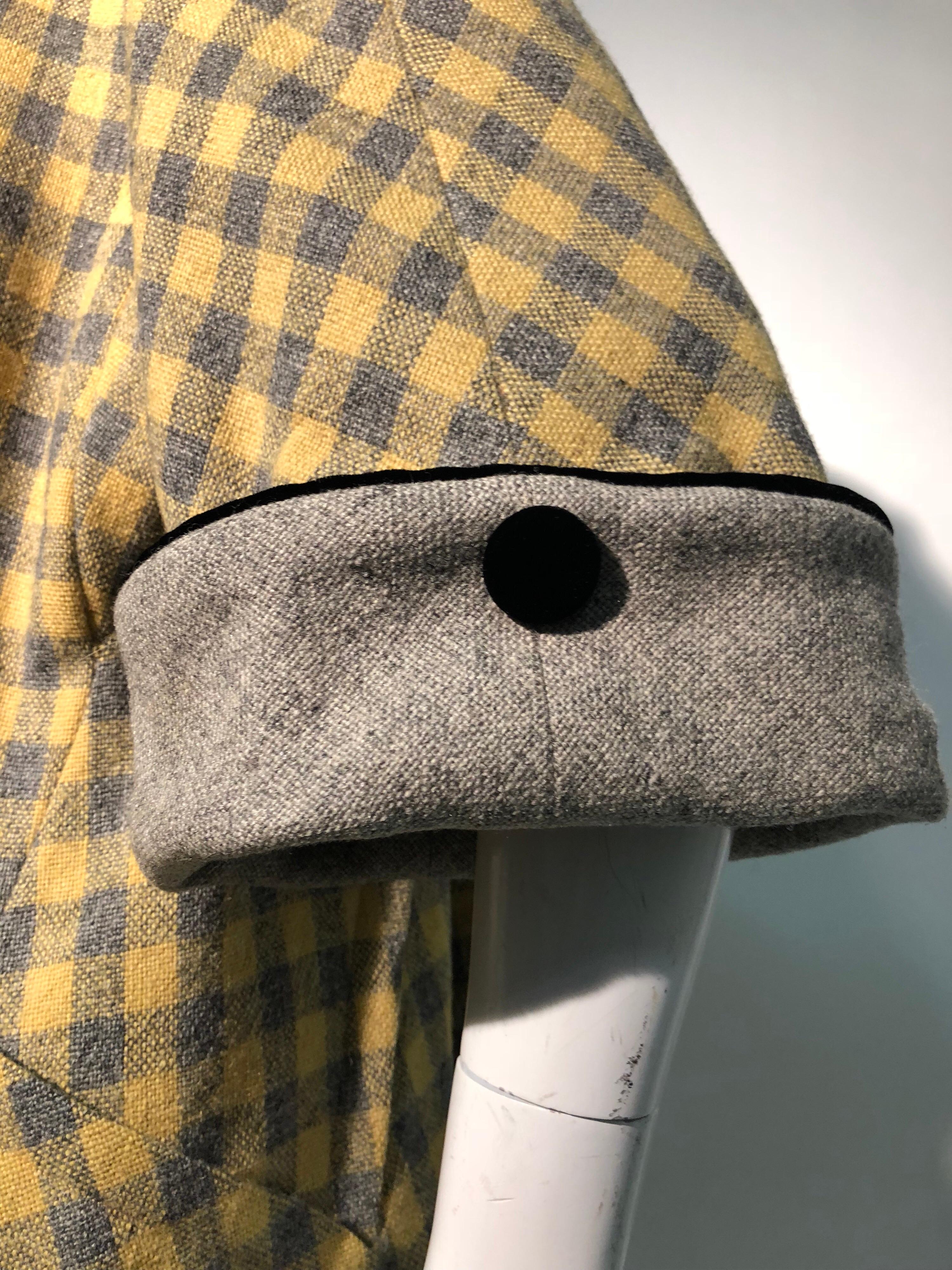 1950s Pierre Benoit Yellow & Gray Checked Wool Stroller Coat W/ Velvet Buttons For Sale 3