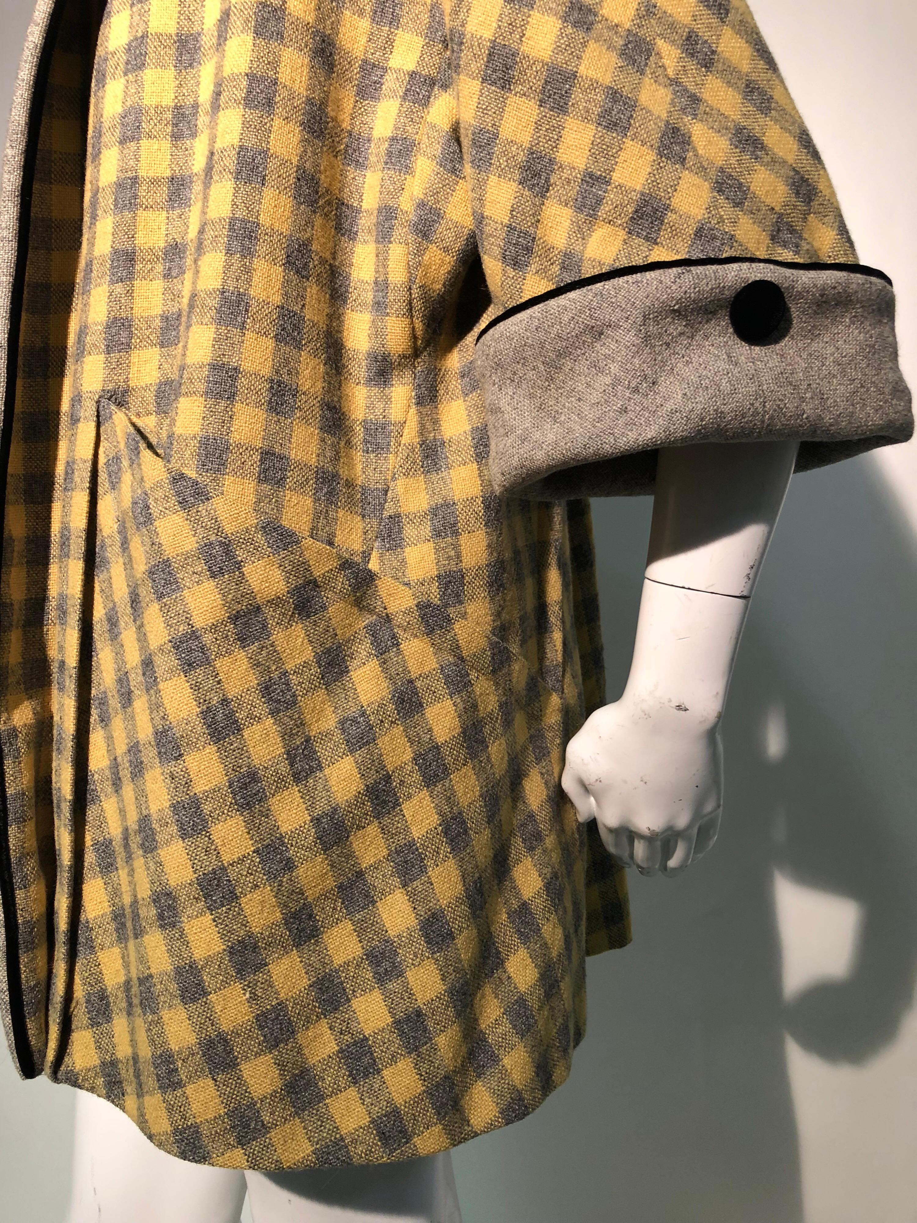 1950s Pierre Benoit Yellow & Gray Checked Wool Stroller Coat W/ Velvet Buttons For Sale 4