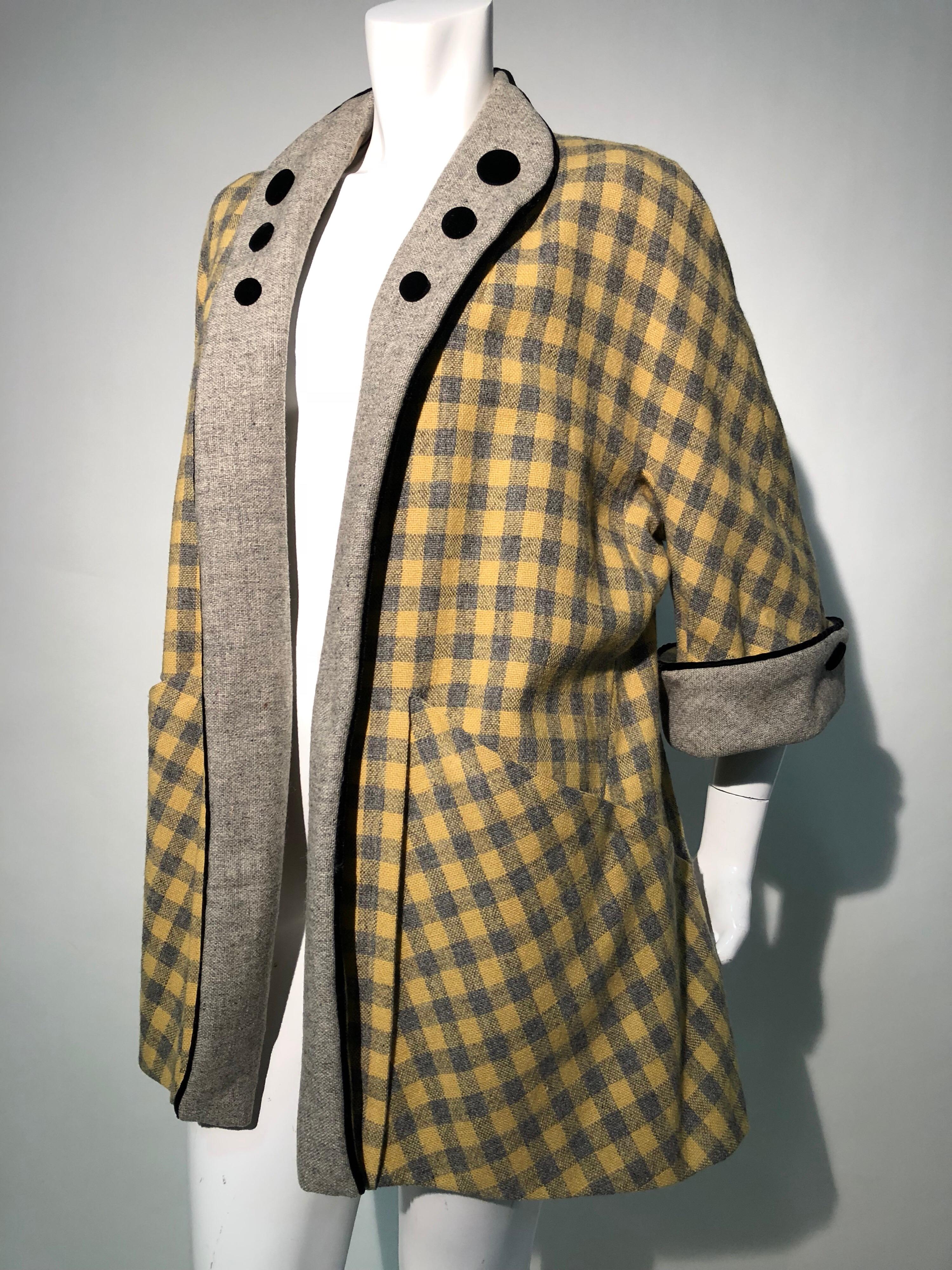 1950s Pierre Benoit Yellow & Gray Checked Wool Stroller Coat W/ Velvet Buttons For Sale 6