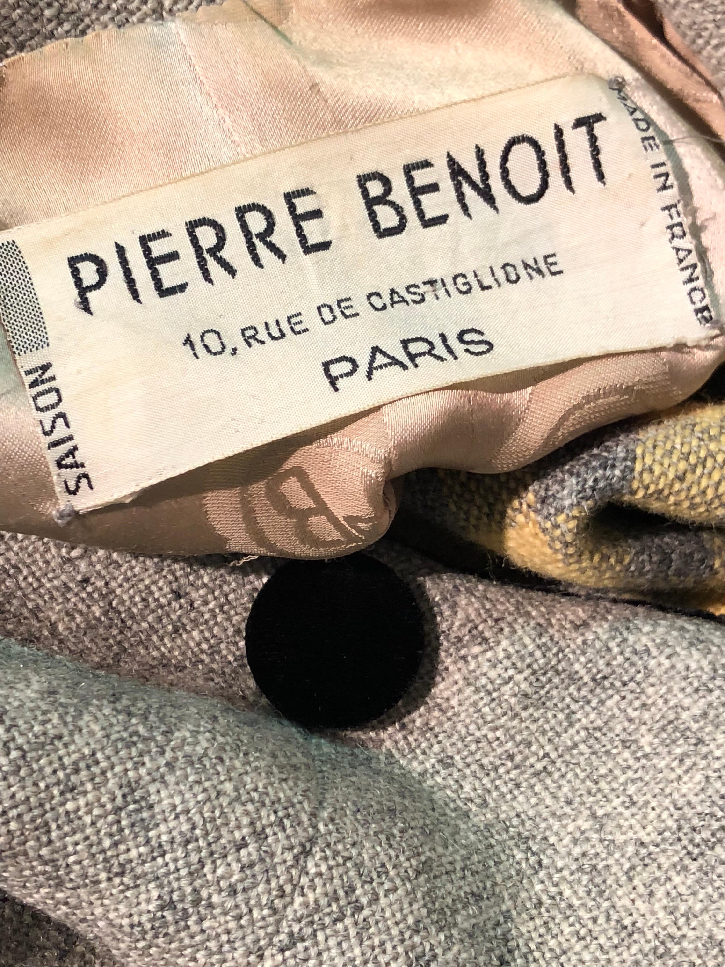 1950s Pierre Benoit Yellow & Gray Checked Wool Stroller Coat W/ Velvet Buttons For Sale 10