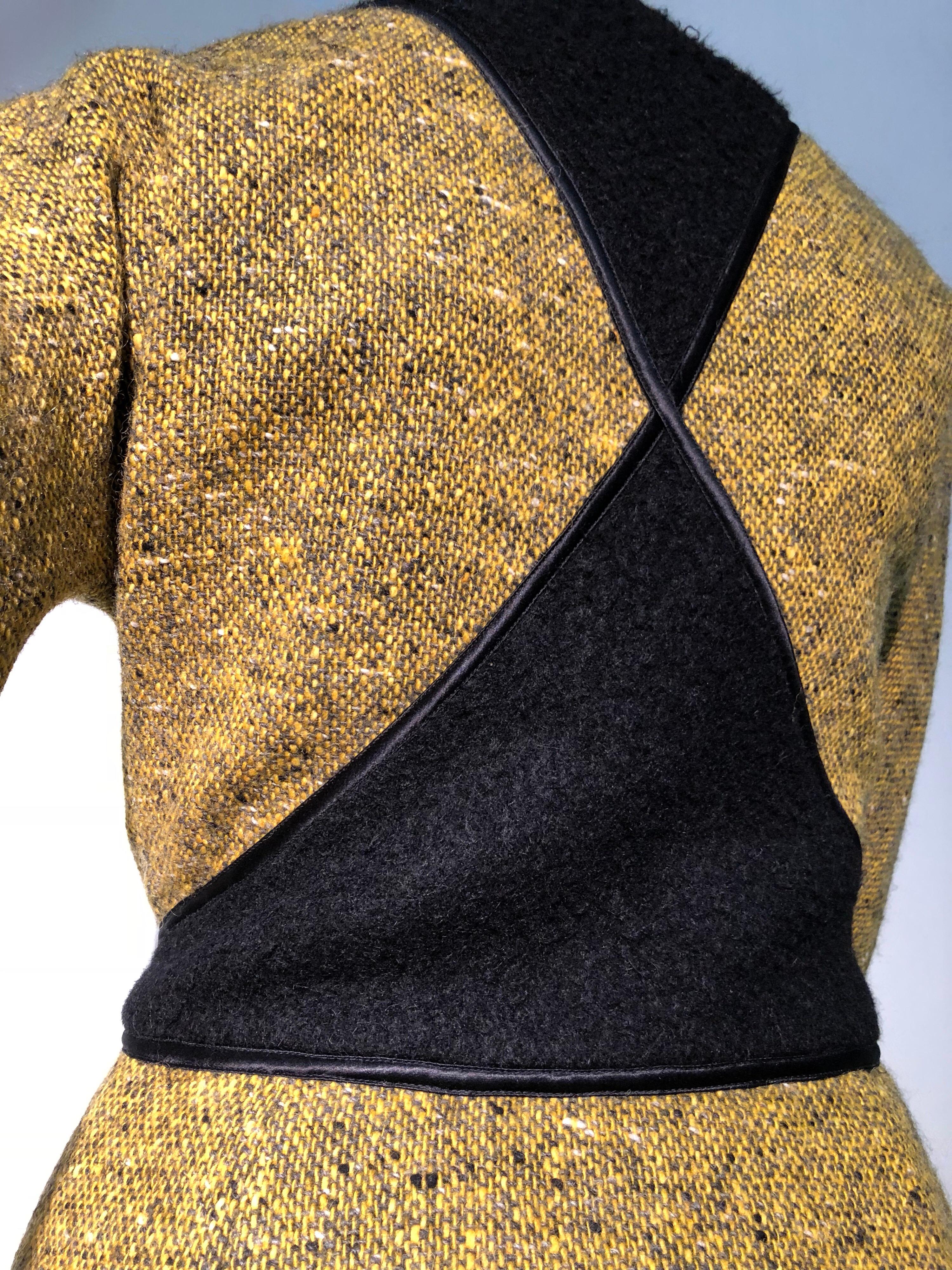 1990er Jahre Geoffrey Beene Goldenrod & Schwarzes 2-teiliges Tweed-Kleid und Jacke aus Wolle  im Zustand „Hervorragend“ im Angebot in Gresham, OR