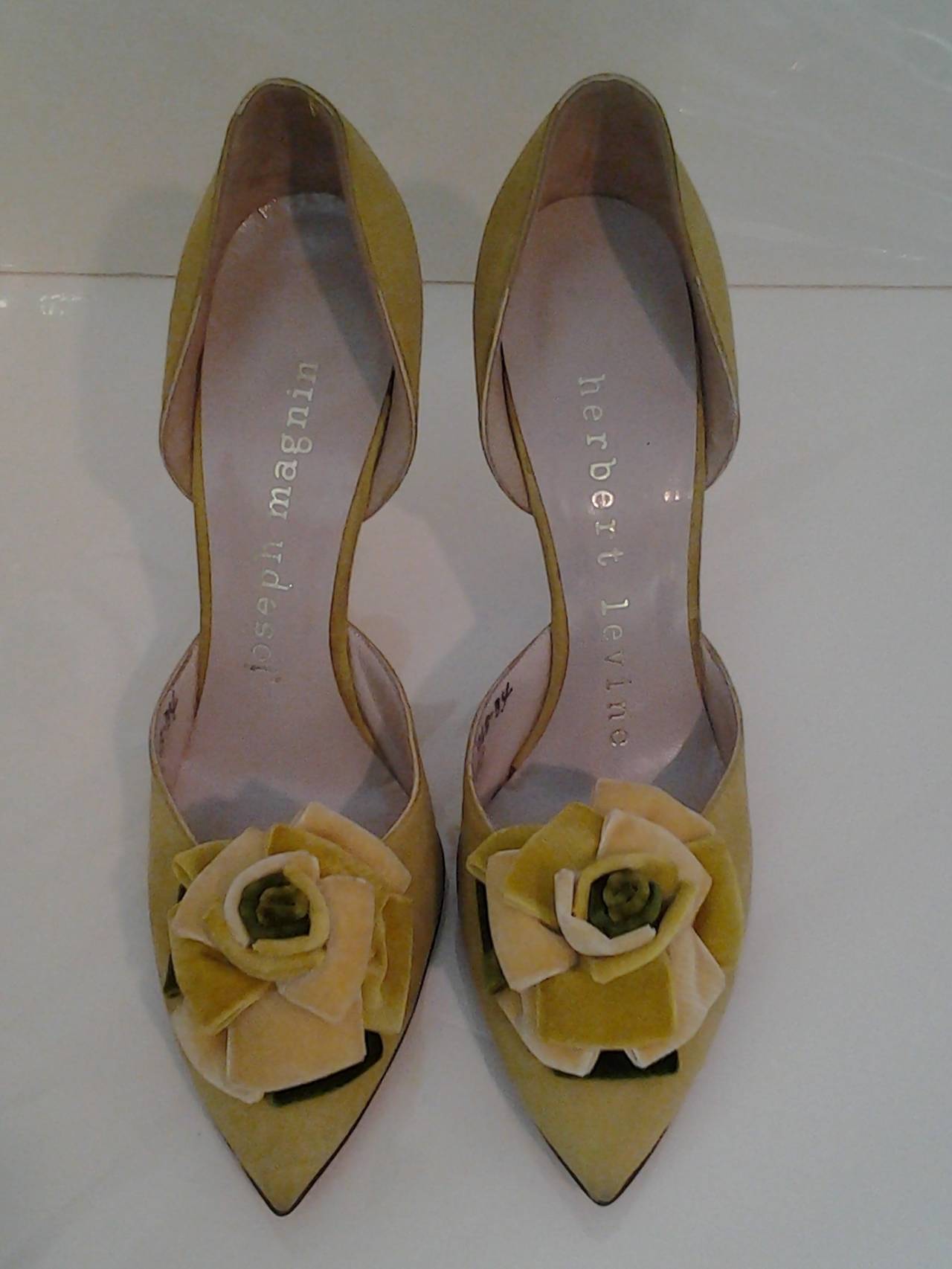 Gorgeous 1950s Herbert Levine chartreuse suede D'Orsay style stiletto pumps with lavish velvet ribbon flower/bow at vamp.  Marked a 7AAA but will fit a 6N. Never worn.
