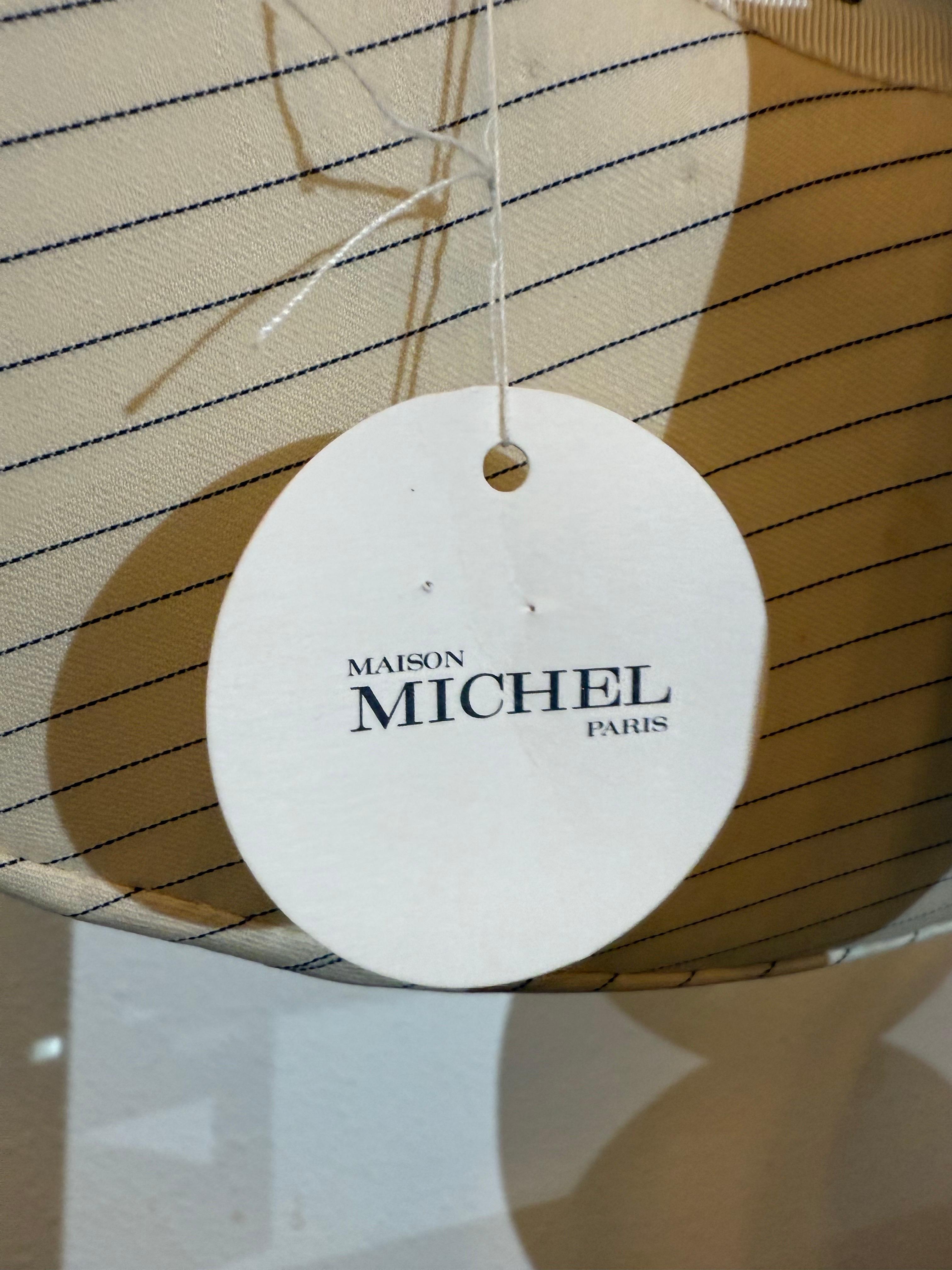 Pantalon à jambe évasée en gabardine de laine à rayures crème et noires, fait sur mesure en vente 6