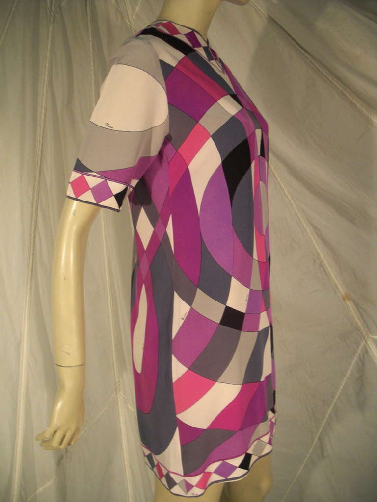 A fabulous 1960s Mod Print Emilio Pucci silk jersey mini dress: Back zipper.