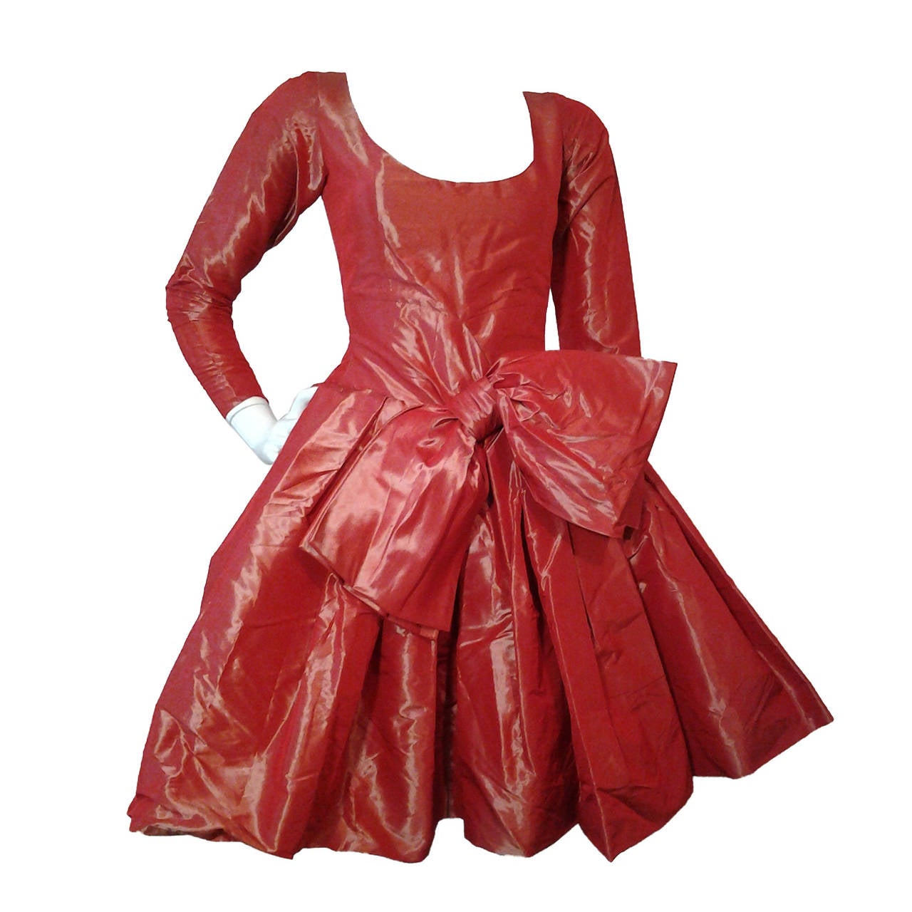 1980er Jahre Yves Saint Laurent - Rive Gauche Rotes schillerndes Hockerkleid im Angebot