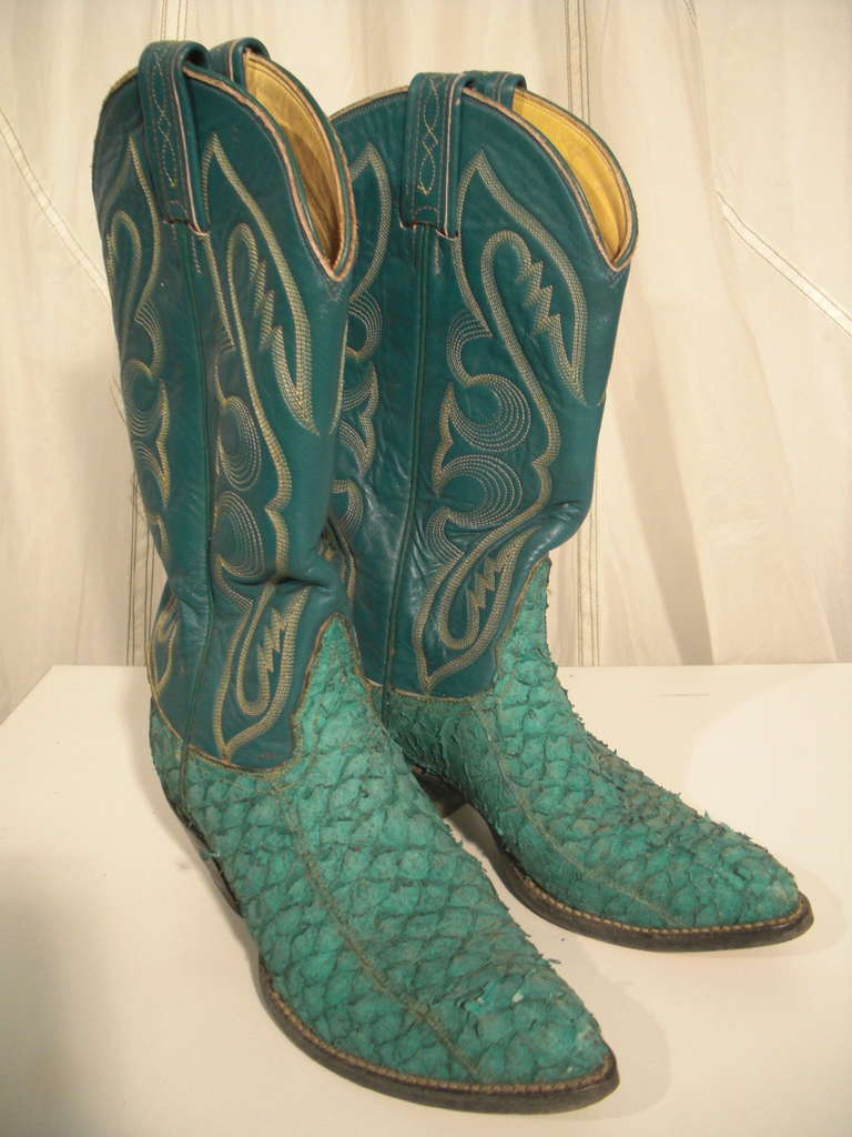 A gorgeous pair of 1980s kelly green snake skin Tony Lama pointed toe boots with  angled heel.  Marked 6.5B.  Beauties!