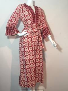 1970s I. Magnin Pomegranate and Cream Mirrored Caftan with Belt