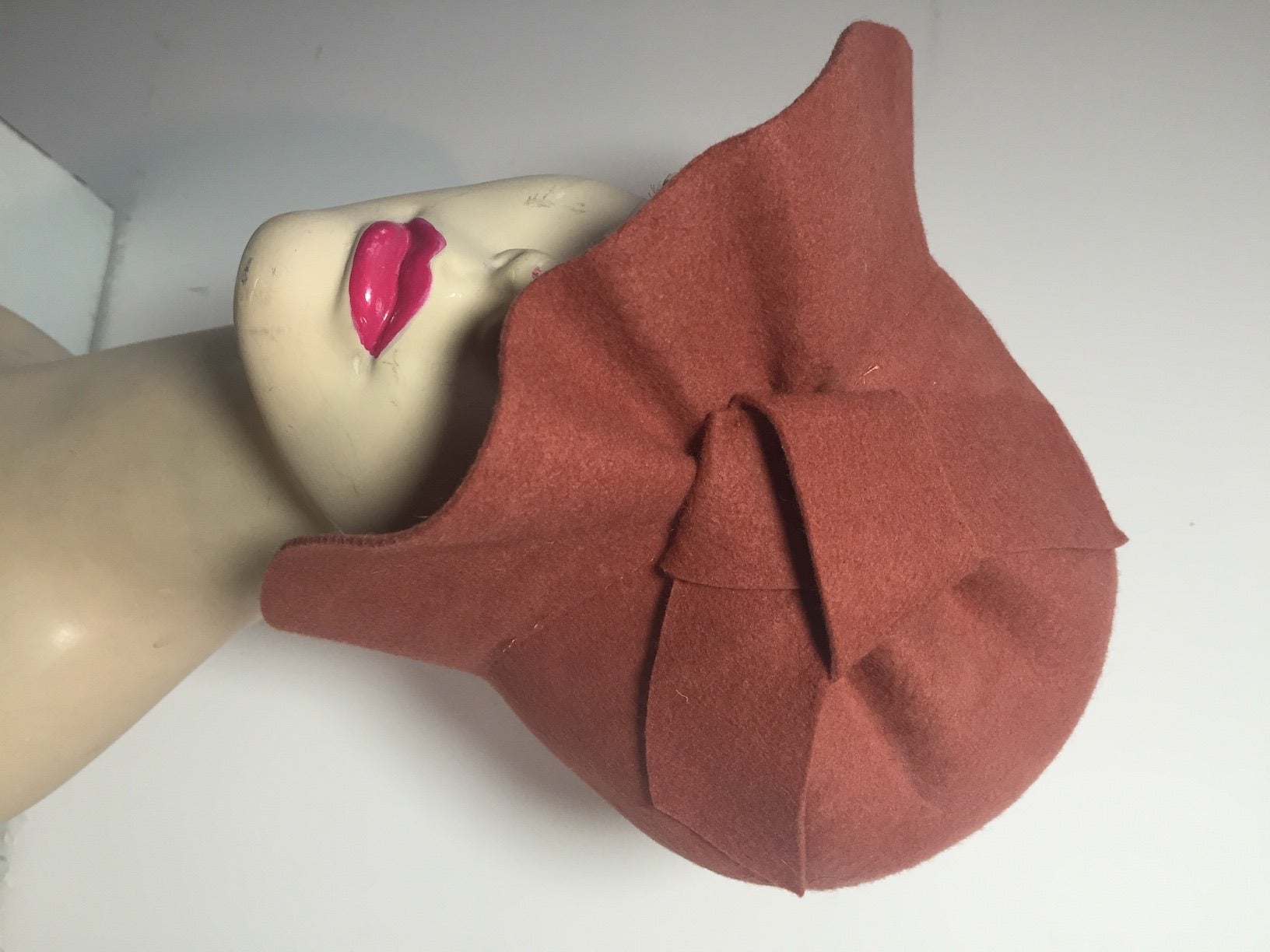 A lovely autumnal 1960s cinnamon wool felt cloche-style hat with grosgrain inner band and pleated detailing.  Greta Garbo style!