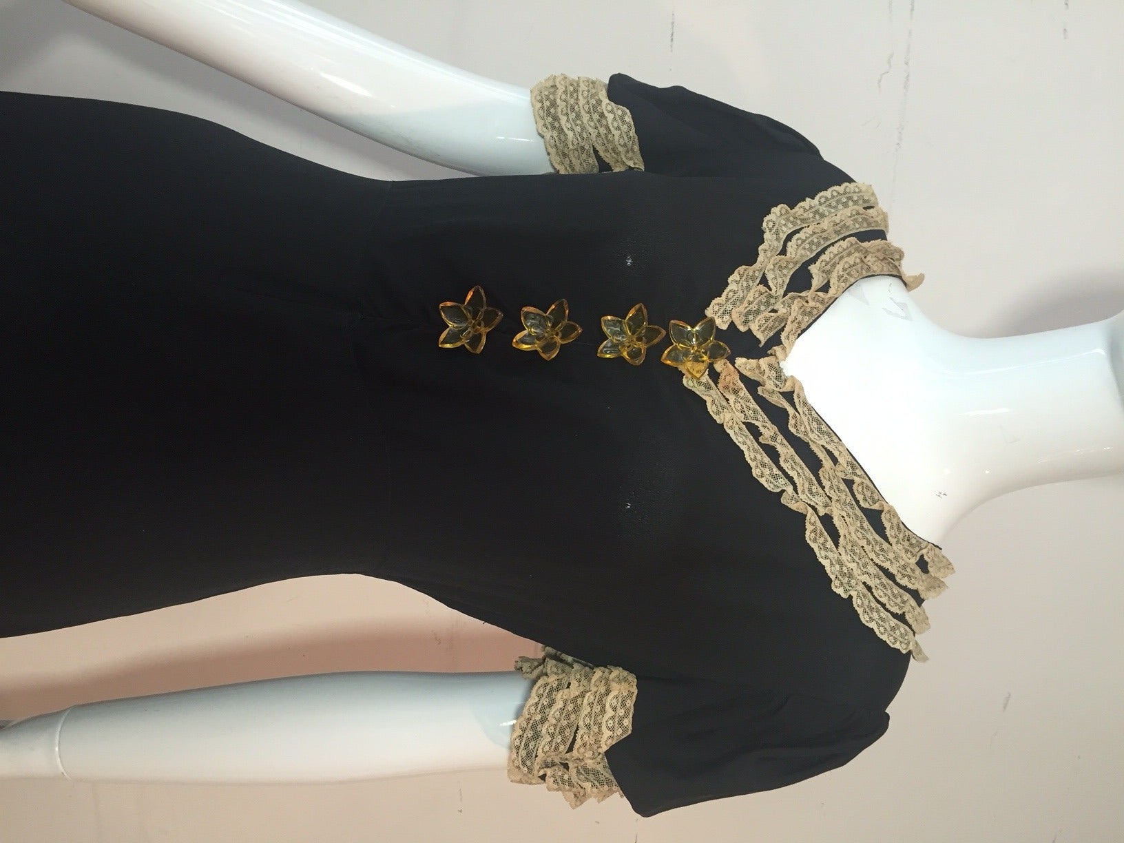 Sweet 1930s Black Silk Day Dress w/ Lace Trim and Amber Glass Flower Buttons In Excellent Condition In Gresham, OR