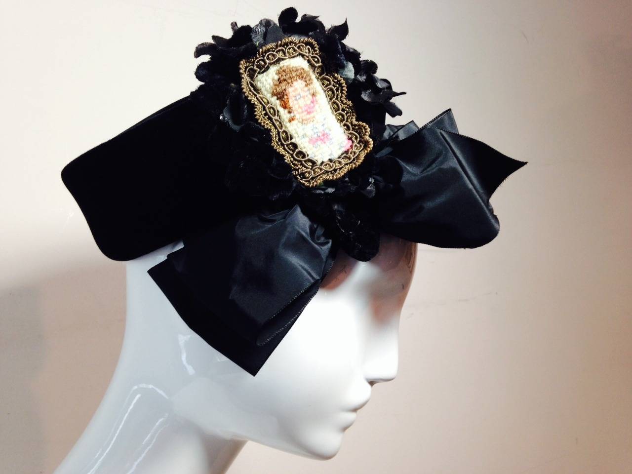 1940s Irina Roublon Black Velvet Hat w/ Face Framing Bow and Needlepoint Cameo In Excellent Condition In Gresham, OR