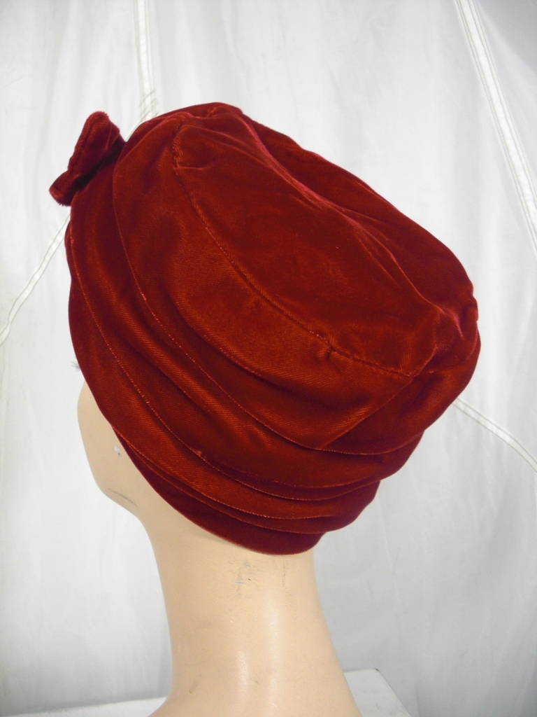 Women's 1940s Blood Red Velvet Turban