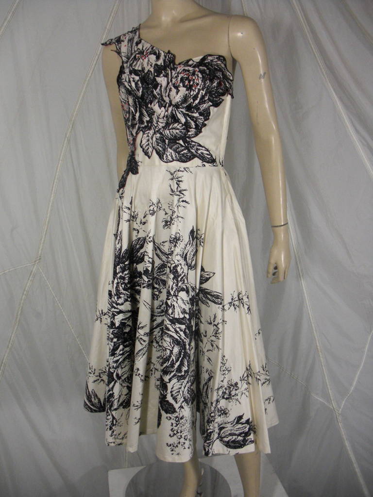 1950s White and Black Rose Print Asymmetrical Dress In Excellent Condition In Gresham, OR