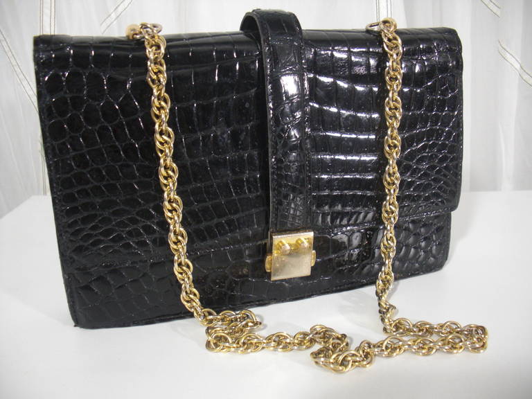 1960s Saks 5th Avenue Alligator Bag with Gold Chain Handle In Good Condition In Gresham, OR