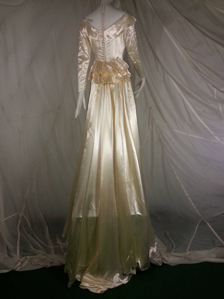 1949 Adeline Creme Satin Wedding Gown for City of Paris In Excellent Condition In Gresham, OR