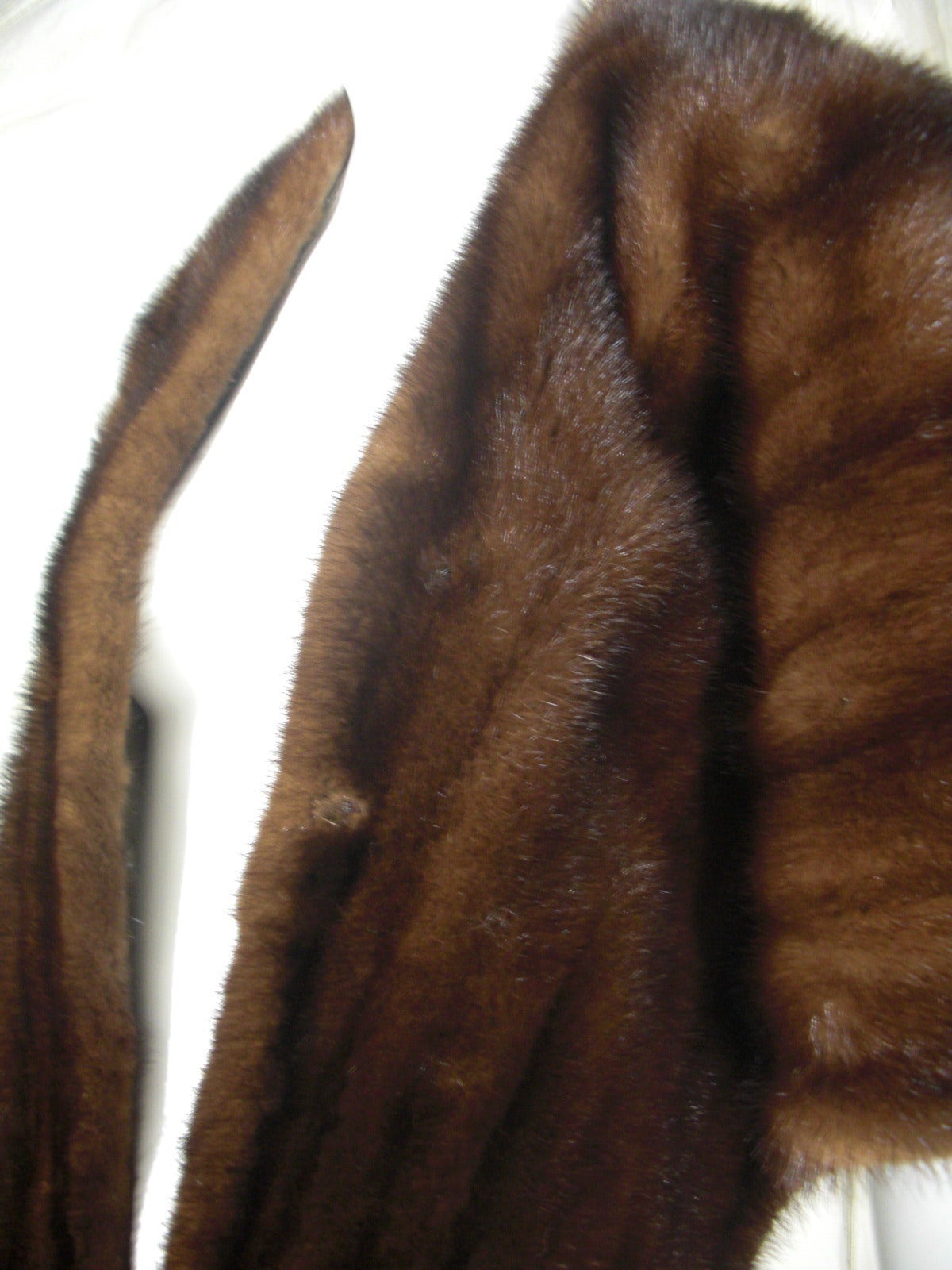 1950s City of Paris Chestnut Mink Stole

Beautiful Glaze and Shine 

Sleek Style with Adjustable Hooks