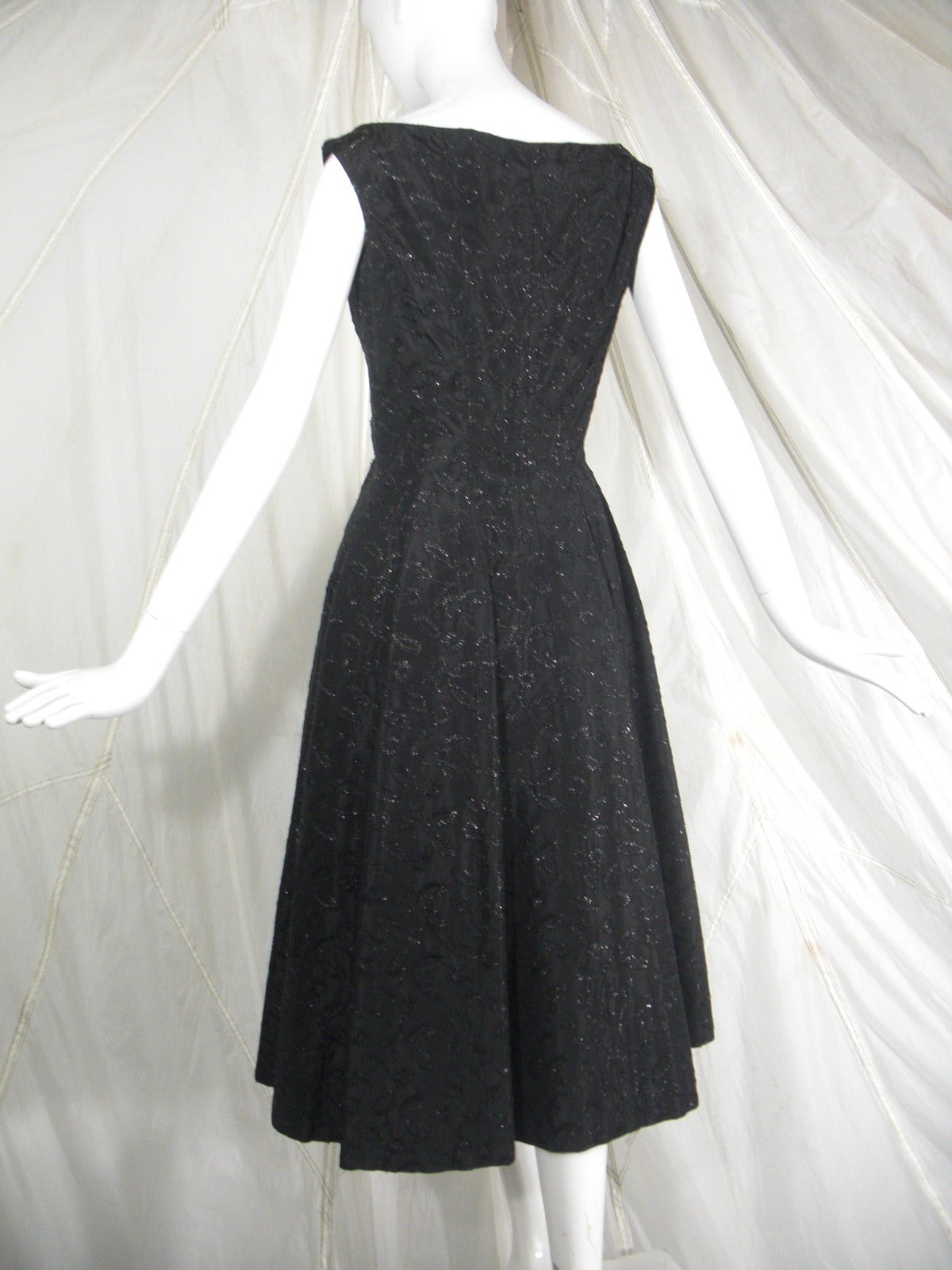 1950s Suzy Perette Black Button Front Dress with Embroidered Flowers In Excellent Condition In Gresham, OR