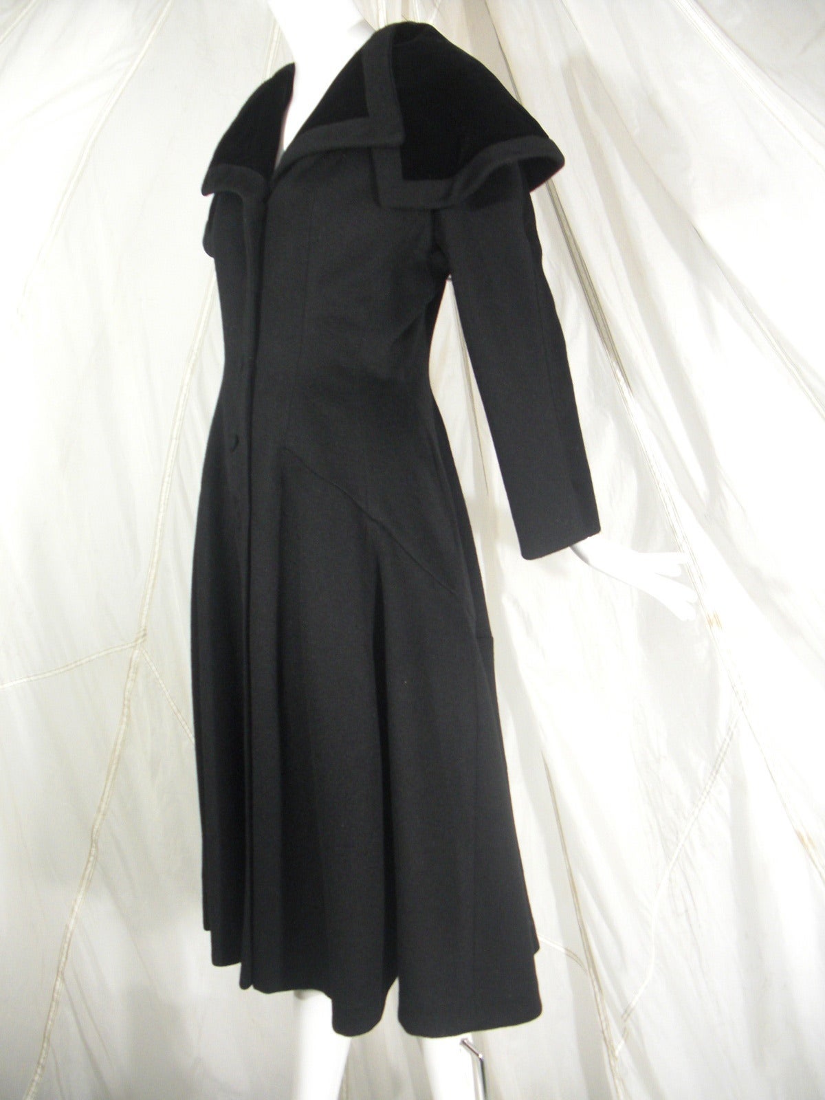1950s Lilli Ann Fitted Black Coat with Dramatic Collar in Velvet In Excellent Condition In Gresham, OR
