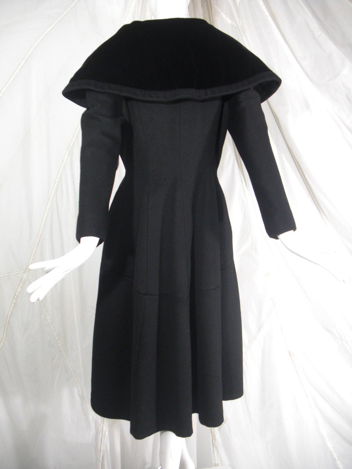 1950s Lilli Ann Black Wool with Wide Collar and Lapel in Black Velvet

Beautiful Swing Skirt and Nipped Waist