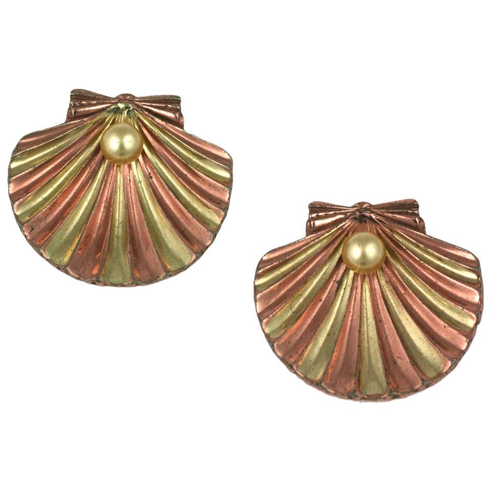 1970s Marguerite Stix Large Scallop Shell Gold Brooch For Sale at 1stDibs