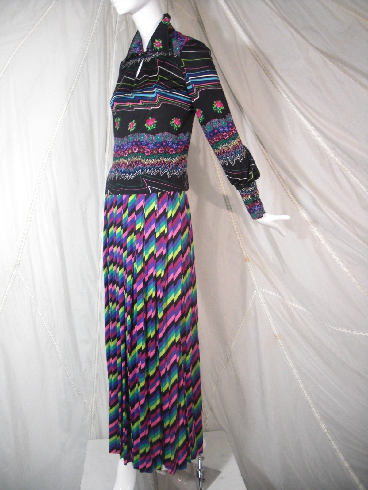 A gorgeous 1960s Missoni silk jersey print maxi 2-piece ensemble. Pleated skirt with elasticized waist.