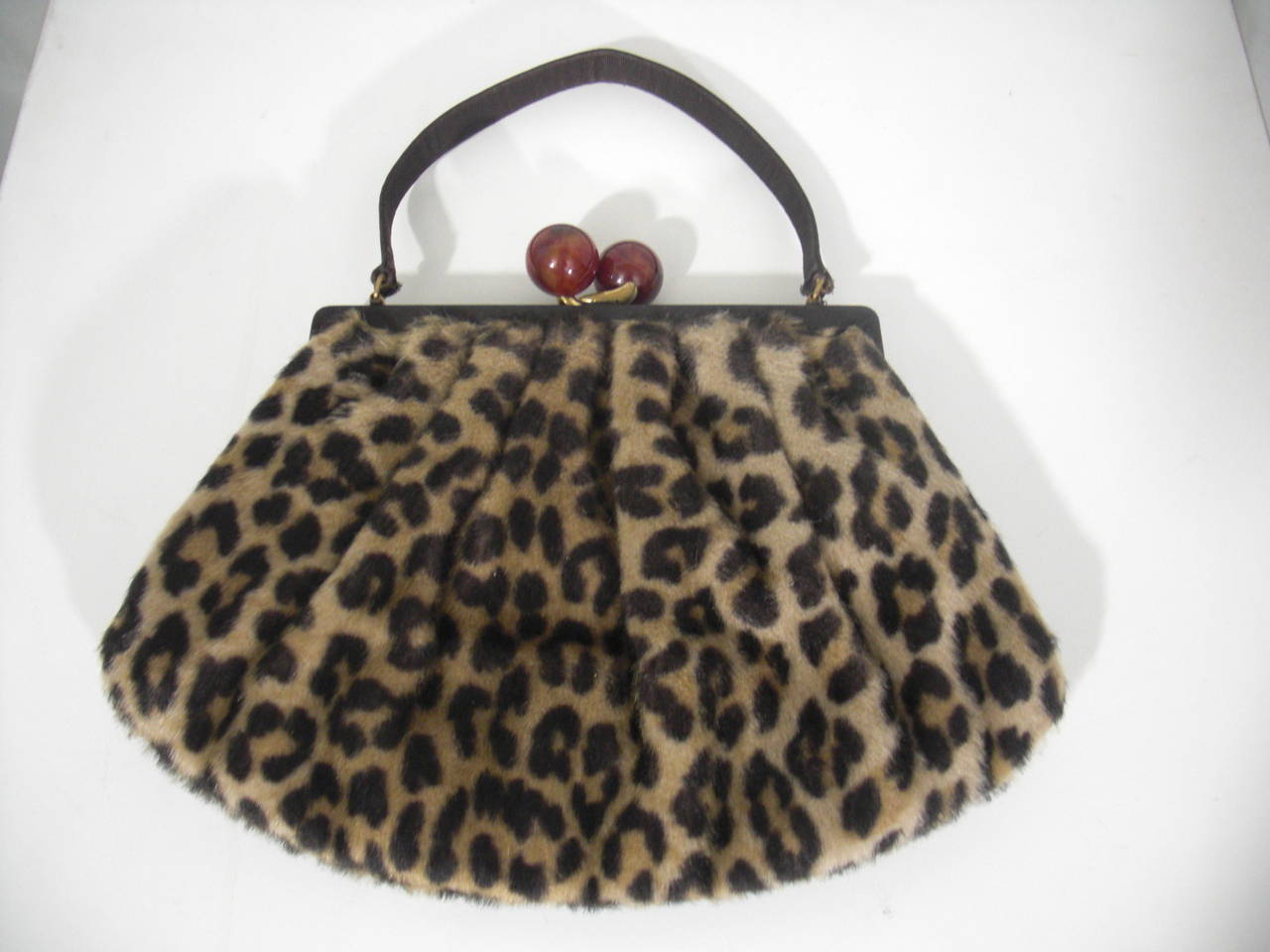1950s Morris Moskowitz fetching faux leopard fur handbag with grosgrain handle and resin ball kiss clasp.