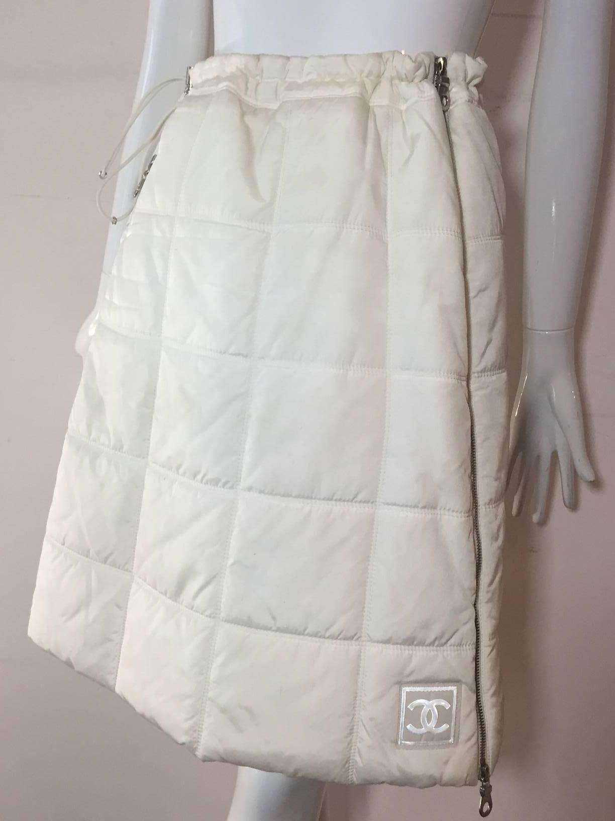 Chanel Autumn 2000 white quilted polyamide outer quilted layer:  Side pocket with zip closure.  Side double-ended zip.  Drawstring and toggle waistband.  