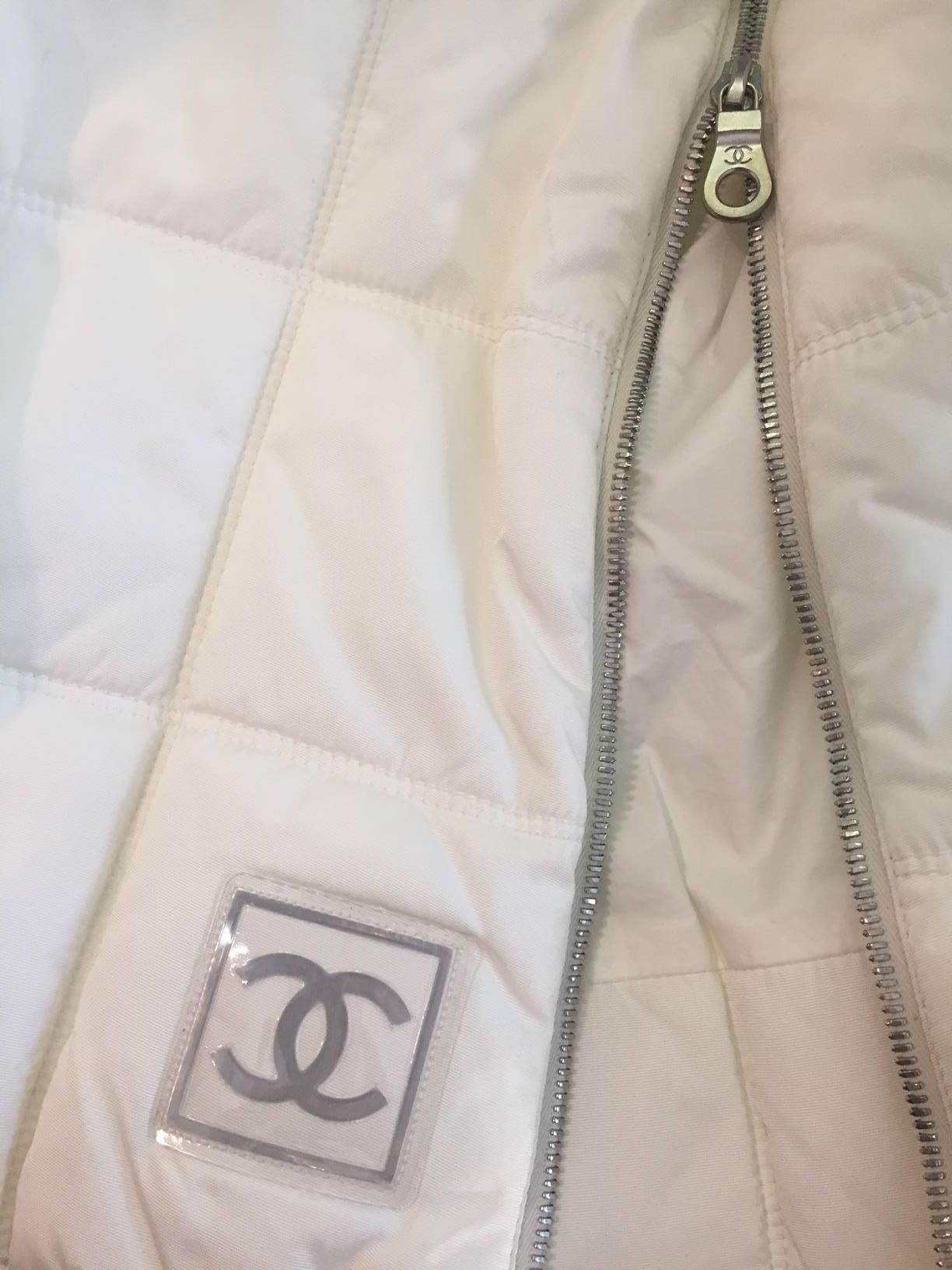 Gray Chanel Autumn 2000 White Quilted Puffer A-Line Skirt w/ Side Zip