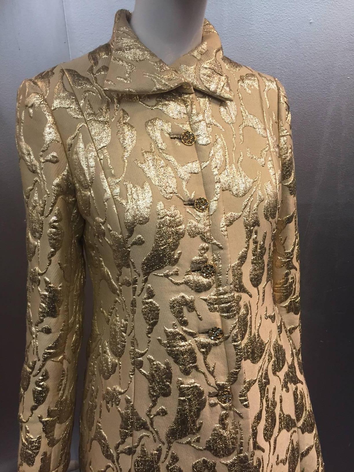 1960s Saks Fifth Avenue Gold Lame Matelasse Evening Coat w/ Fox Hem In New Condition In Gresham, OR