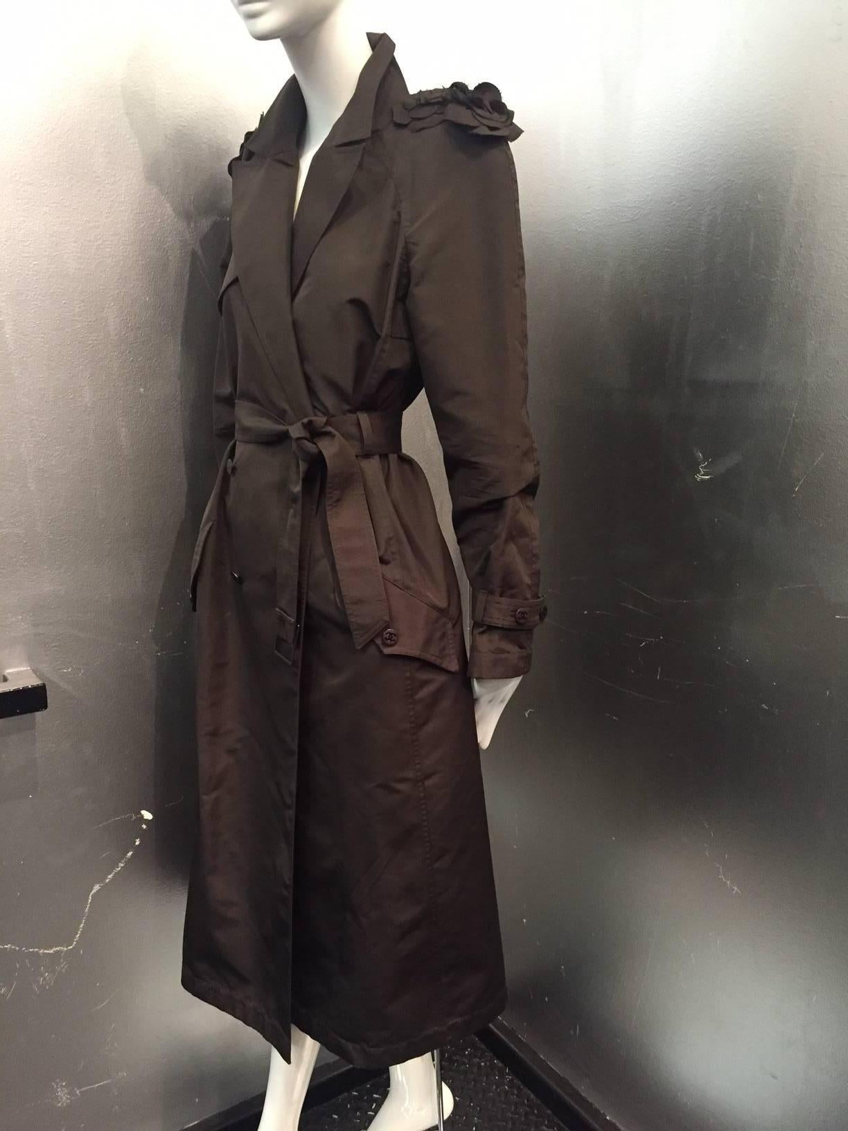 1993 Chanel Chocolate Brown Silk Trench Coat w/ Signature Camellia Epaulets  In Excellent Condition In Gresham, OR