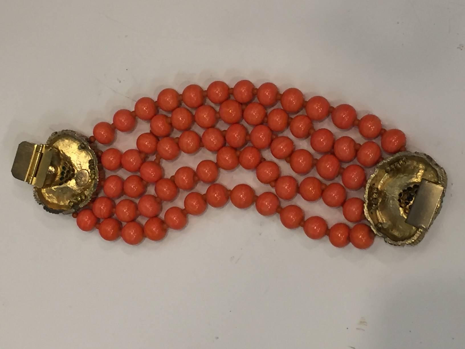 1960s Mimi Di N Coral Glass Multistrand Bead Bracelet w/ Shell Motif Clasp In Good Condition In Gresham, OR