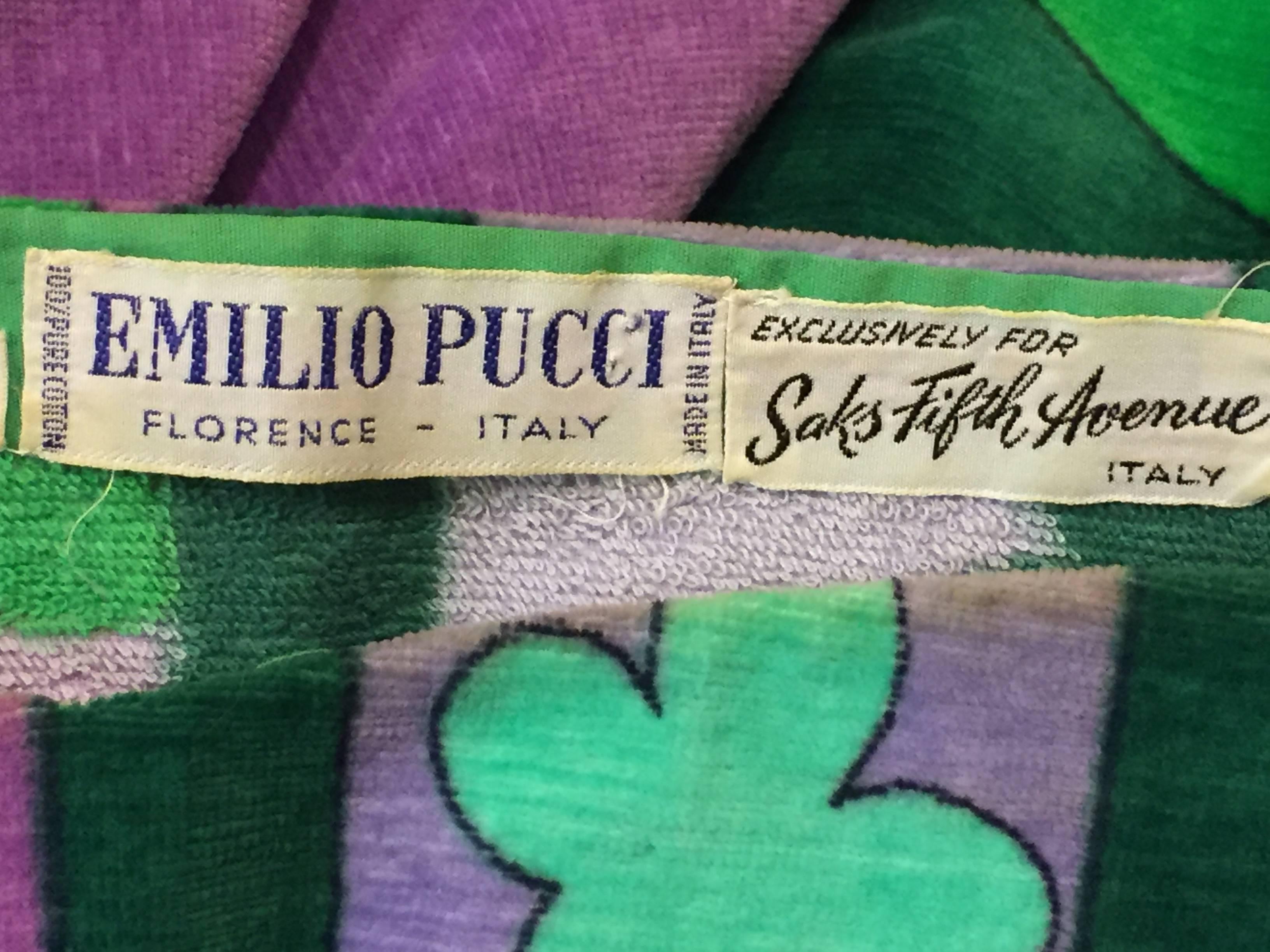 1960s Emilio Pucci Cotton Velveteen Poncho in Signature Pucci Print. In Excellent Condition For Sale In Gresham, OR