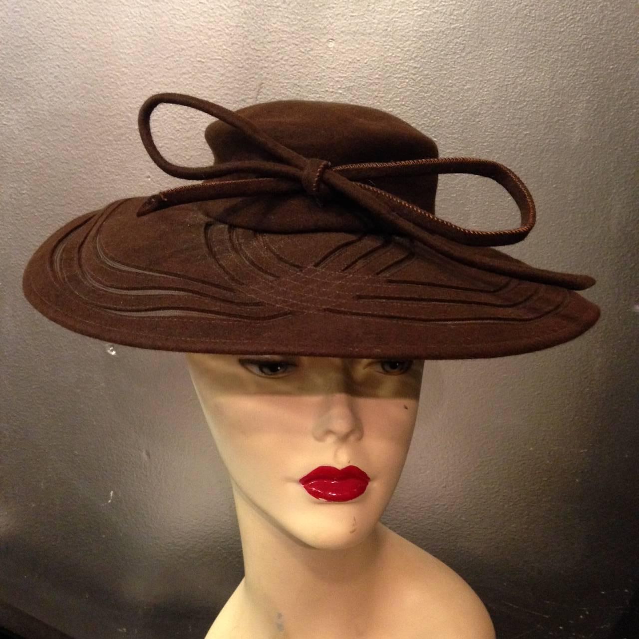 1940s Chocolate Brown Felt Tilt Hat with Gorgeous Horsehair Insets  In Excellent Condition In Gresham, OR