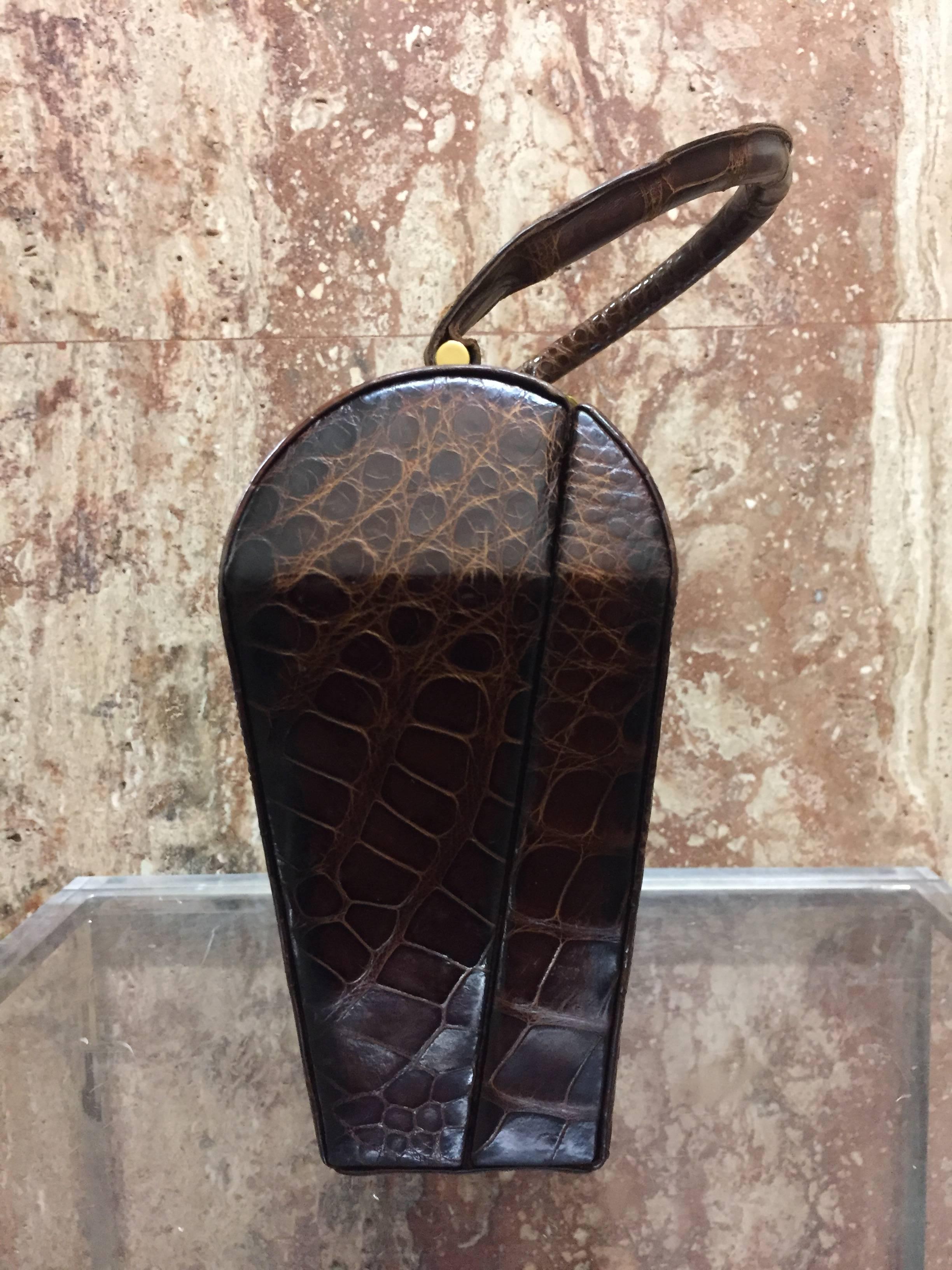 1950s Koret Brown Alligator Structured Handbag w Gold-Tone Clasp In Excellent Condition In Gresham, OR